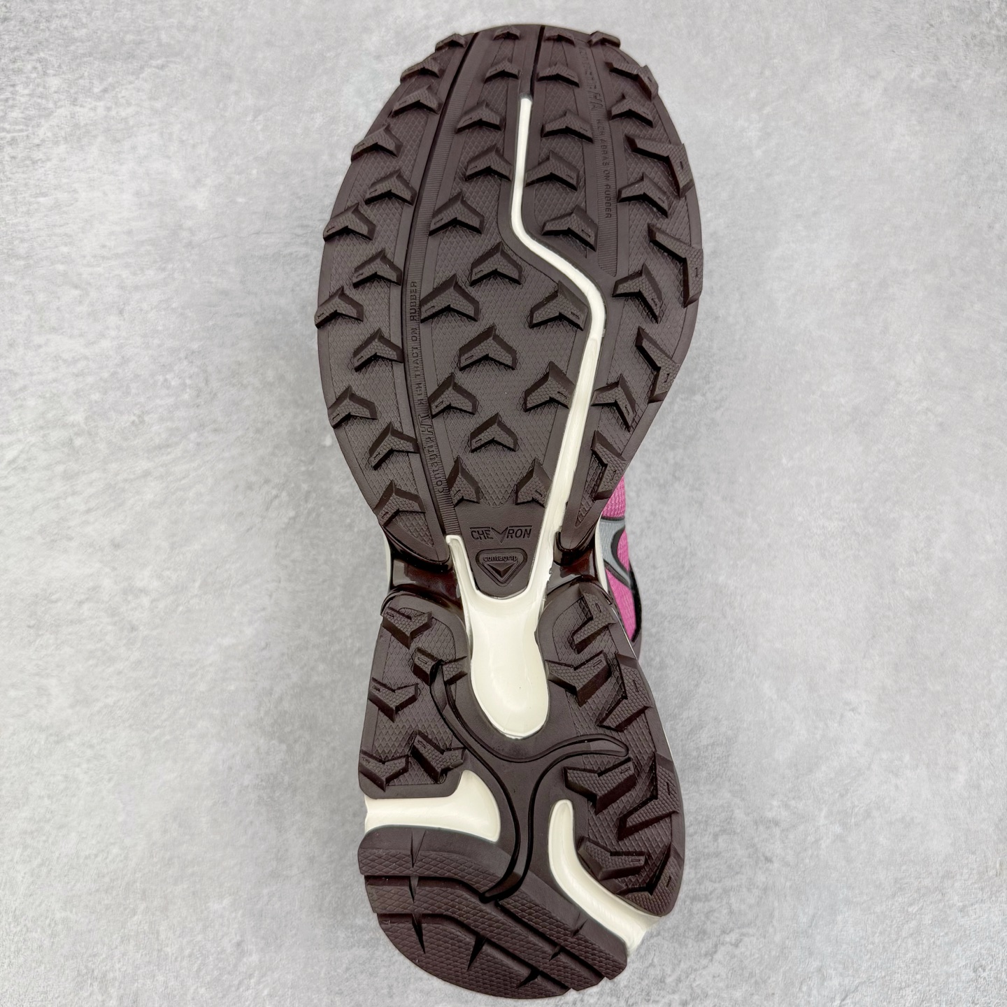 图片[9]-＃HP SALOMON XT-WHISPER 萨洛蒙圆头防滑耐磨低帮休闲越野训练城市通勤跑步鞋 男女同款 浅棕色 纯原外贸平台特供订单 耗时半年巨作 全套原纸板楦头开发 原厂特供网布配套加持 确保原汁原味 完美呈现版型 原档数据独家私模五层组合大底 男女鞋同步官方开发至46.5 原装Ortholite轻量化鞋垫 中底布带钢印编号 原厂TPU锁扣 进口港宝加持 后跟自然饱满 还原公司包裹性 鞋面以“锯齿”状的包裹系统呈现 在基色底之下加入了各种色点缀 将公司的最新技术和时尚前卫的造型融入耐用的长跑款式中 鞋面由 TPU 薄膜制成 并焊接在高耐磨网眼上 使其既时尚又坚固 由 ACS底盘支撑 可增强稳定性和支撑力 以及由橡胶凸耳 Contragrip外底覆盖的 EVA 缓冲中底 旨在应对崎岖的地形 鞋舌上的彩色Salomon 标签、Quicklace 系统以及鞋头、鞋舌和鞋跟上的附加品牌使细节更加完美 让穿着者可以轻松驾驭户外与通勤下的任何运动生活场景 无缝鞋身户外随意纵横 颜值与脚感兼备 出街通勤 绝对非常吸睛 你值得拥有 尺码：36 36.5 37.5 38 38.5 39 40 40.5 41 42 42.5 43 44 44.5 45 46 46.5 注意：偏小1码-选品中心