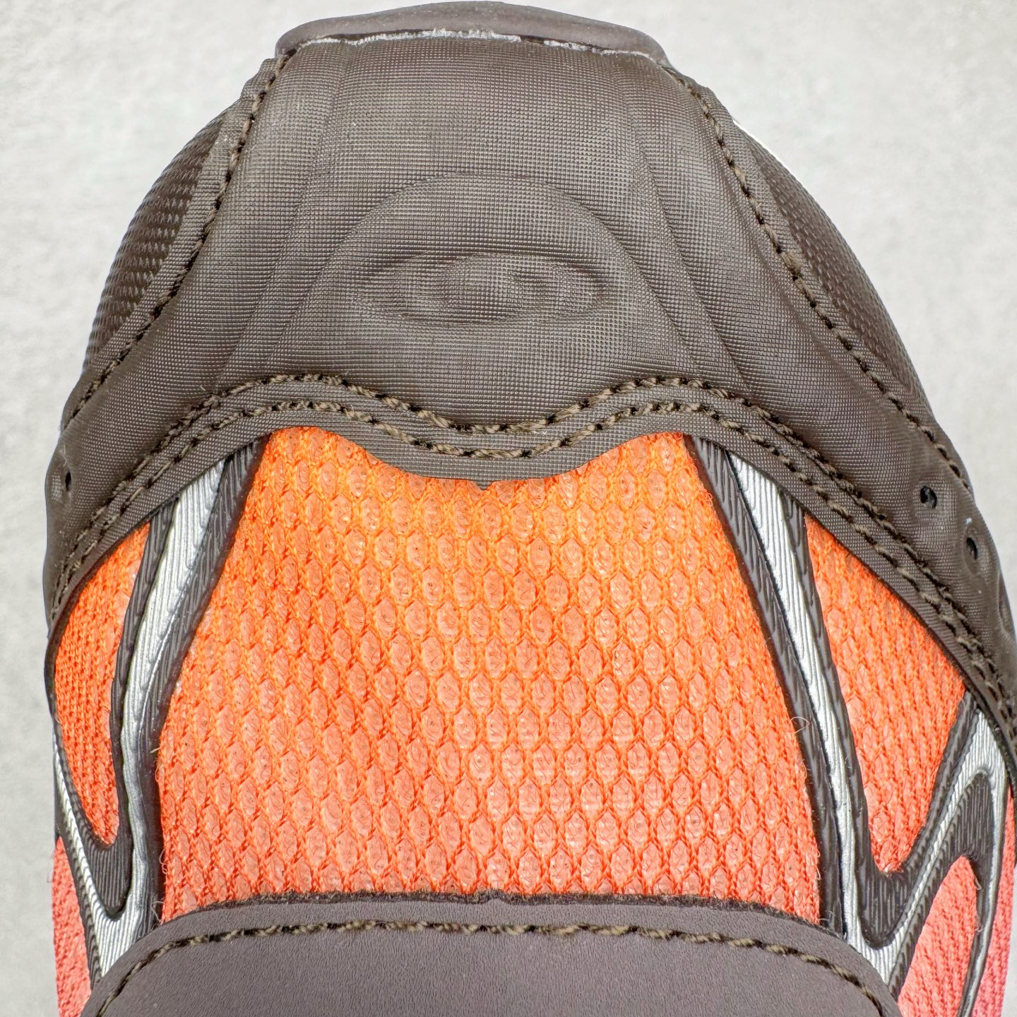 图片[15]-＃HP SALOMON XT-WHISPER 萨洛蒙圆头防滑耐磨低帮休闲越野训练城市通勤跑步鞋 男女同款 浅棕色 纯原外贸平台特供订单 耗时半年巨作 全套原纸板楦头开发 原厂特供网布配套加持 确保原汁原味 完美呈现版型 原档数据独家私模五层组合大底 男女鞋同步官方开发至46.5 原装Ortholite轻量化鞋垫 中底布带钢印编号 原厂TPU锁扣 进口港宝加持 后跟自然饱满 还原公司包裹性 鞋面以“锯齿”状的包裹系统呈现 在基色底之下加入了各种色点缀 将公司的最新技术和时尚前卫的造型融入耐用的长跑款式中 鞋面由 TPU 薄膜制成 并焊接在高耐磨网眼上 使其既时尚又坚固 由 ACS底盘支撑 可增强稳定性和支撑力 以及由橡胶凸耳 Contragrip外底覆盖的 EVA 缓冲中底 旨在应对崎岖的地形 鞋舌上的彩色Salomon 标签、Quicklace 系统以及鞋头、鞋舌和鞋跟上的附加品牌使细节更加完美 让穿着者可以轻松驾驭户外与通勤下的任何运动生活场景 无缝鞋身户外随意纵横 颜值与脚感兼备 出街通勤 绝对非常吸睛 你值得拥有 尺码：36 36.5 37.5 38 38.5 39 40 40.5 41 42 42.5 43 44 44.5 45 46 46.5 注意：偏小1码-选品中心