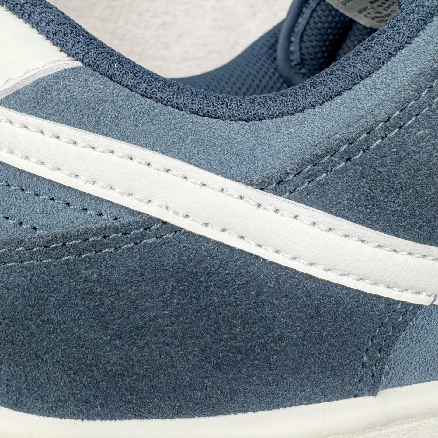 图片[16]-＃YC纯原 NK Dunk Low 海军蓝 HQ1931-400 实力大厂出品 新配色陆续开发 利润个位数只为口碑 全套原纸板楦头开发 确保原汁原味 完美呈现DUNK版型 一比一鞋头弧度高度鞋身弧度 此版本只针对中端市场 皮料材质有所更替 其他数据细节工艺流程均保持一致 绝不口嗨 细节品控鞋型随意对比 独家私模官方第六代原厂航空铝磨具打磨大底 鞋头坡度极致还原 无解鞋型 原盒原配 圈内天花板工艺 原厂玻璃冲刀 超高清洁度 全鞋零毛边皮料切割 原厂中底布点胶 中底布拉帮走线遵循公司 尺码：36 36.5 37.5 38 38.5 39 40 40.5 41 42 42.5 43 44 44.5 45 46-选品中心