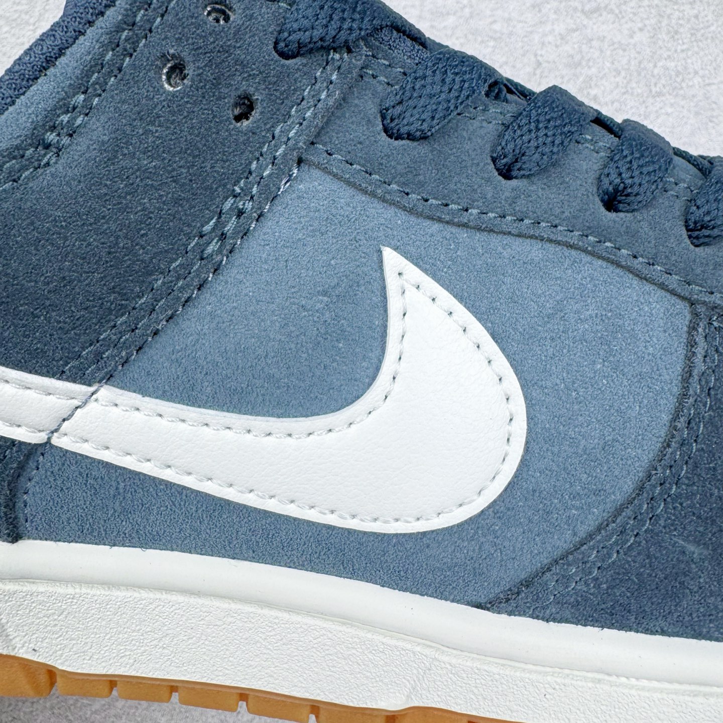图片[18]-＃YC纯原 NK Dunk Low 海军蓝 HQ1931-400 实力大厂出品 新配色陆续开发 利润个位数只为口碑 全套原纸板楦头开发 确保原汁原味 完美呈现DUNK版型 一比一鞋头弧度高度鞋身弧度 此版本只针对中端市场 皮料材质有所更替 其他数据细节工艺流程均保持一致 绝不口嗨 细节品控鞋型随意对比 独家私模官方第六代原厂航空铝磨具打磨大底 鞋头坡度极致还原 无解鞋型 原盒原配 圈内天花板工艺 原厂玻璃冲刀 超高清洁度 全鞋零毛边皮料切割 原厂中底布点胶 中底布拉帮走线遵循公司 尺码：36 36.5 37.5 38 38.5 39 40 40.5 41 42 42.5 43 44 44.5 45 46-选品中心