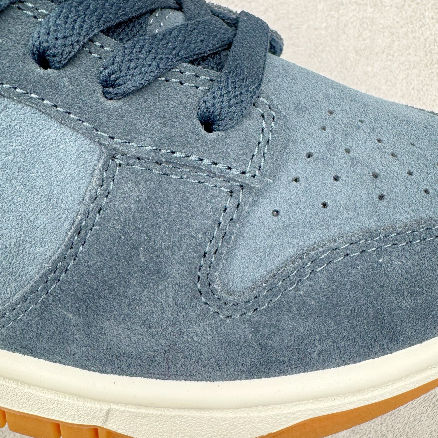 图片[17]-＃YC纯原 NK Dunk Low 海军蓝 HQ1931-400 实力大厂出品 新配色陆续开发 利润个位数只为口碑 全套原纸板楦头开发 确保原汁原味 完美呈现DUNK版型 一比一鞋头弧度高度鞋身弧度 此版本只针对中端市场 皮料材质有所更替 其他数据细节工艺流程均保持一致 绝不口嗨 细节品控鞋型随意对比 独家私模官方第六代原厂航空铝磨具打磨大底 鞋头坡度极致还原 无解鞋型 原盒原配 圈内天花板工艺 原厂玻璃冲刀 超高清洁度 全鞋零毛边皮料切割 原厂中底布点胶 中底布拉帮走线遵循公司 尺码：36 36.5 37.5 38 38.5 39 40 40.5 41 42 42.5 43 44 44.5 45 46-选品中心