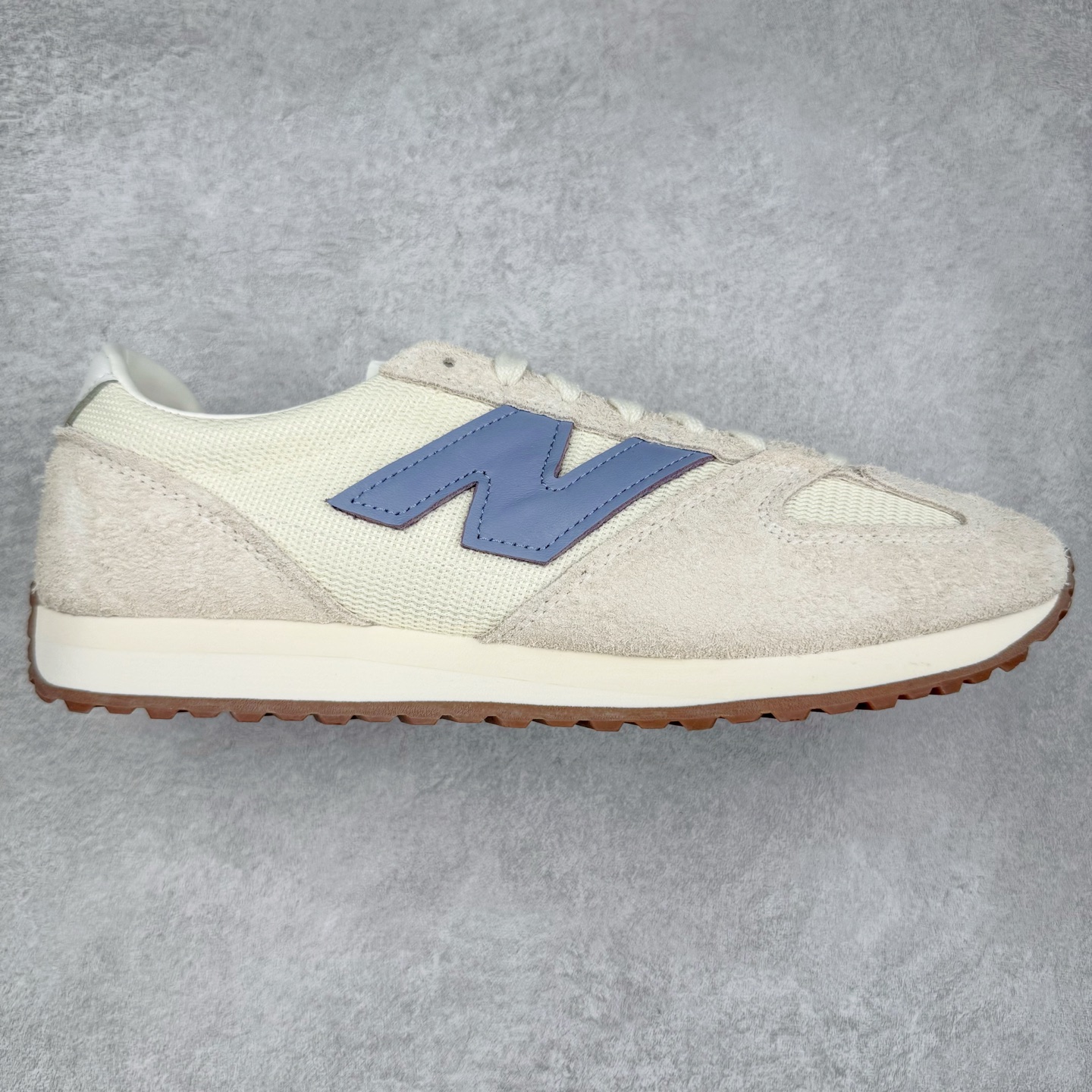 ＃总裁 New Balance U471AA NB新百伦织物牛剖层革春夏薄底鞋防滑耐磨平衡轻便低帮生活休闲鞋 原档数据独立私模大底 唯一正确三层组合大底 特高弹切片加持 百分百还原原鞋脚感 NB市场最强产物 防伪原标全套原楦原纸板原厂数据开发 全鞋电脑针车加持 原厂网布 原装进口头层翻毛皮料正确绒感卡色 正确中底拉帮中底网布细节 匠心打造 耗时两个月开发完成 工艺极其复杂难度可想而知 高端零售专供产物 尺码：36 37 37.5 38 38.5 39.5 40 40.5 41.5 42 42.5 43 44 44.5 45 45.5 46.5 47-选品中心