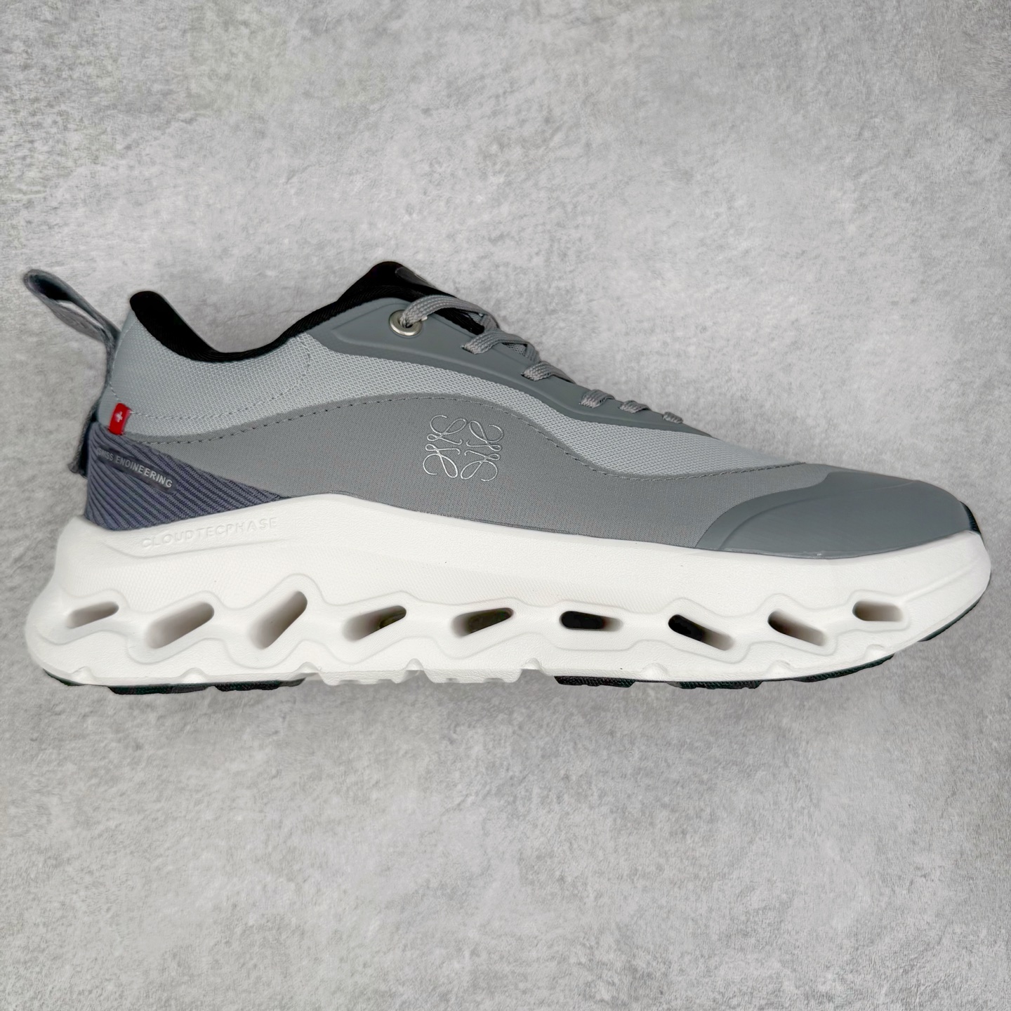 图片[6]-LOEWE x On Cloudtilt 2.0 昂跑罗意威联名 圆头系带生活休闲鞋 此运动品牌 开创于2010年 缓震着陆、强效回弹、轻柔质感的设计构思始终是ON研制关键 与此同时基于“为全球提供革新性的跑步感受”信念 陆续推出了多款跑鞋及其以专业运动人体跑步工程学为设计关键的功能性跑步服饰设备 让跑者不费力气地畅快畅跑 尺码：36 36.5 37.5 38 38.5 39 40 40.5 41 42 42.5 43 44 44.5 45-选品中心