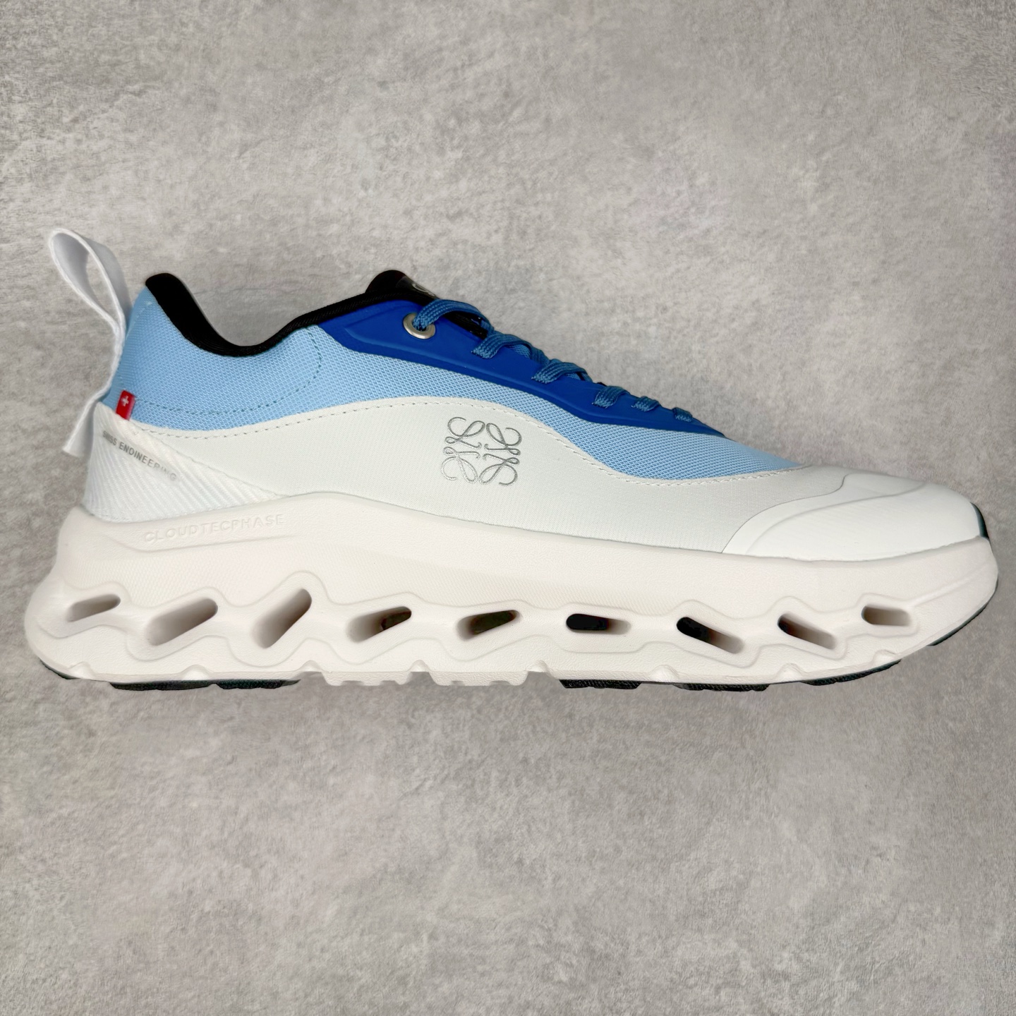 图片[4]-LOEWE x On Cloudtilt 2.0 昂跑罗意威联名 圆头系带生活休闲鞋 此运动品牌 开创于2010年 缓震着陆、强效回弹、轻柔质感的设计构思始终是ON研制关键 与此同时基于“为全球提供革新性的跑步感受”信念 陆续推出了多款跑鞋及其以专业运动人体跑步工程学为设计关键的功能性跑步服饰设备 让跑者不费力气地畅快畅跑 尺码：36 36.5 37.5 38 38.5 39 40 40.5 41 42 42.5 43 44 44.5 45-选品中心