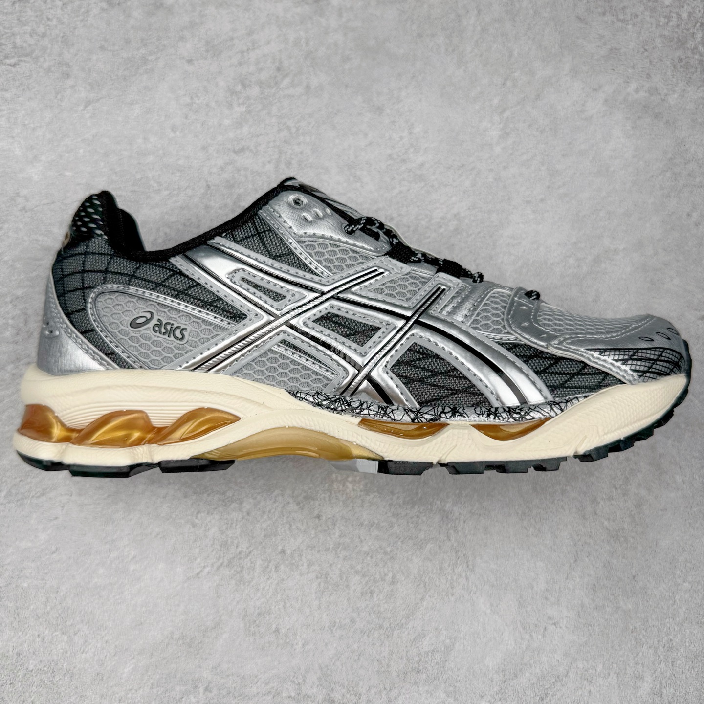 图片[3]-ASICS Gel-Nimbus 10.1 亚瑟士雨云10.1代系列轻量缓震休闲运动跑步鞋 近年来，运动鞋市场迎来了一个新的设计潮流：通过融合艺术与技术，赋予运动鞋更多的时尚元素和创新设计。作为市场中的领导者之一，ASICS（亚瑟士）一向以其技术创新和卓越的鞋款设计著称。而另一个前卫的实验鞋类品牌EMPTY BEHAVIOR，以其非凡的创意和探索，尤其对未来主义和非传统材料的热情撞击，从业界中脱颖而出。两者的合作，以推出特别版的GEL-NIMBUS™ 10.1鞋款——主题为“EVEN MY SHOE IS ART”为标志，为运动鞋设计涉入一个全新的高度。尺码：36 37 37.5 38 39 39.5 40.5 41.5 42 42.5 43.5 44 44.5 45-选品中心