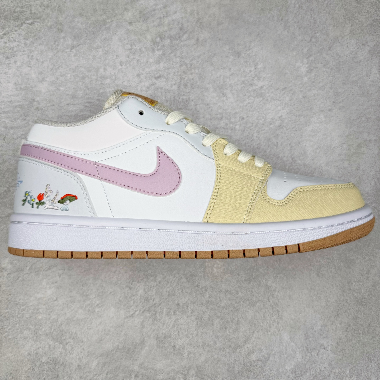 ＃K版 Air Jordan AJ1 Low 低帮 仲夏之梦 IB8861-151 全新流水线出品 DT版本唯一平替选择 市场第二梯队最强版 全部原鞋开发 原楦原纸板开发 全鞋电脑针车 原厂内置全掌气垫 原盒内在原标 唯一Zp原版鞋带绑法 免检产品 全新2022版型 全头层皮料 完美零毛边处理 原厂配置全掌气垫 价格定位良心 几十个配色陆续出货 实拍调校N版已经零色差零失真 百分百还原实物色彩所见即所得 不存在货不对板色差等低级问题 选购参考实物拍摄 不混卖不参货 只用心做好货严格选品 承诺混一赔十 尺码：36 36.5 37.5 38 38.5 39 40 40.5 41 42 42.5 43 44 44.5 45-选品中心