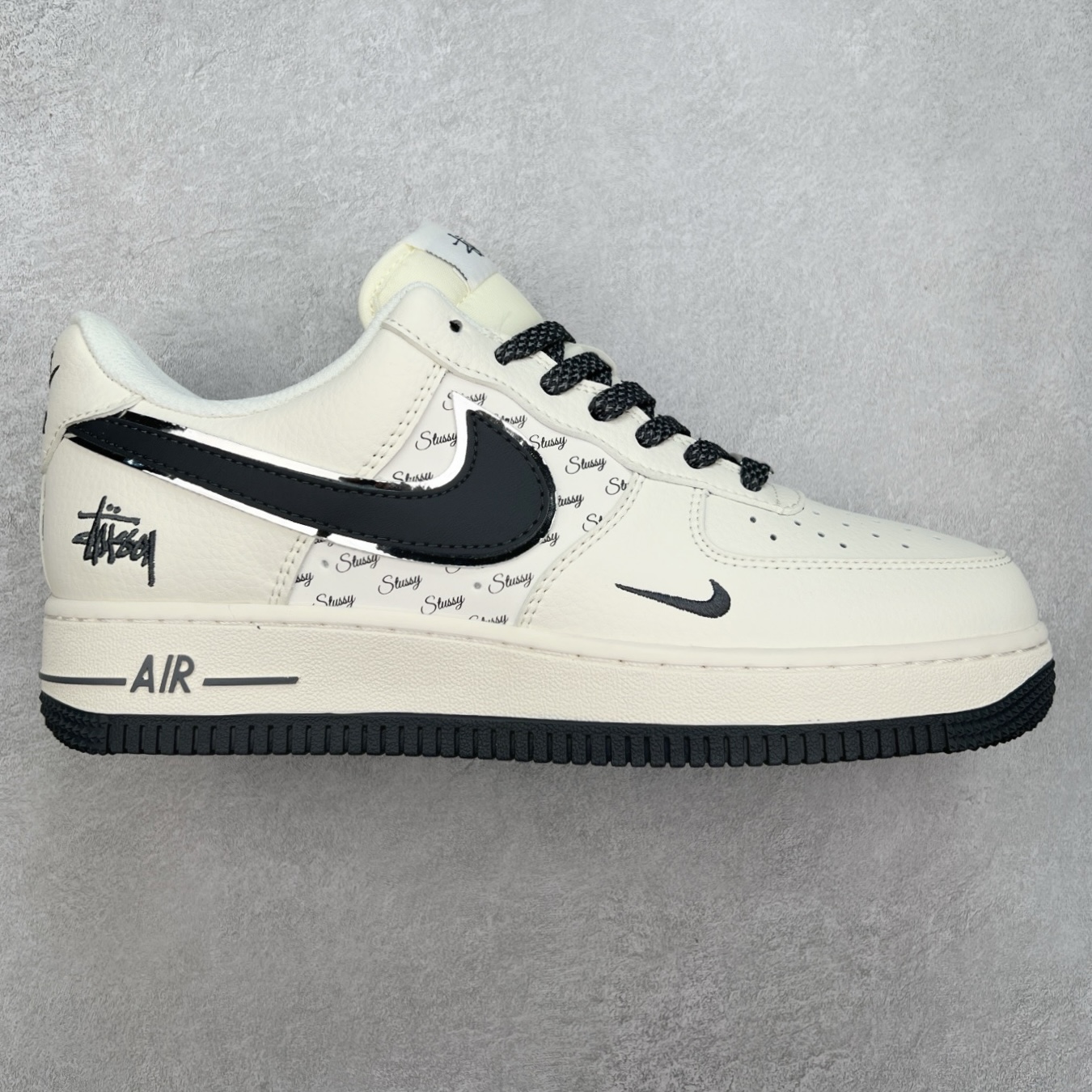 ＃福利特价 NK Air Force 1´07 Low 空军一号低帮百搭休闲运动板鞋 柔软、弹性十足的缓震性能和出色的中底设计 横跨复古与现代的外型结合 造就出风靡全球 三十多年的Force 1 直到今天还深受青睐 实拍调校N版已经零色差零失真 百分百还原实物色彩所见即所得 不存在货不对板色差等低级问题 选购参考实物拍摄 不混卖不参货 只用心做好货严格选品 承诺混一赔十 尺码：36 36.5 37.5 38 38.5 39 40 40.5 41 42 42.5 43 44 44.5 45-选品中心