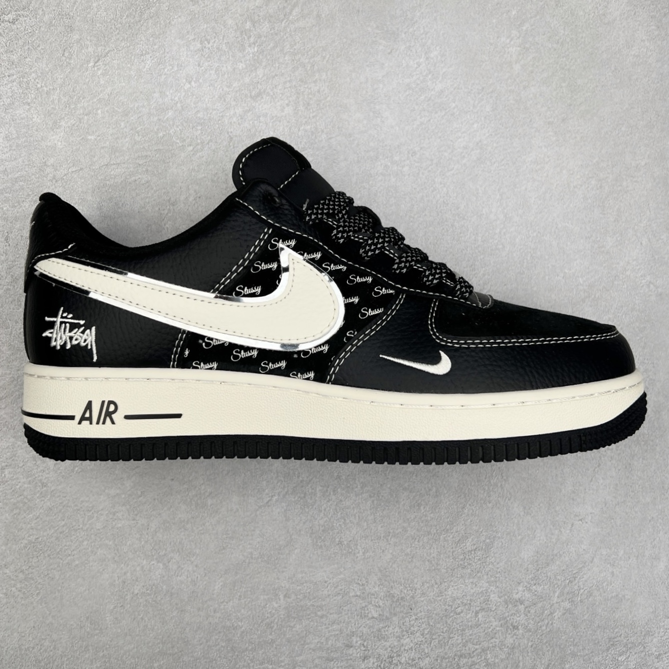 ＃福利特价 NK Air Force 1´07 Low 空军一号低帮百搭休闲运动板鞋 柔软、弹性十足的缓震性能和出色的中底设计 横跨复古与现代的外型结合 造就出风靡全球 三十多年的Force 1 直到今天还深受青睐 实拍调校N版已经零色差零失真 百分百还原实物色彩所见即所得 不存在货不对板色差等低级问题 选购参考实物拍摄 不混卖不参货 只用心做好货严格选品 承诺混一赔十 尺码：36 36.5 37.5 38 38.5 39 40 40.5 41 42 42.5 43 44 44.5 45-选品中心