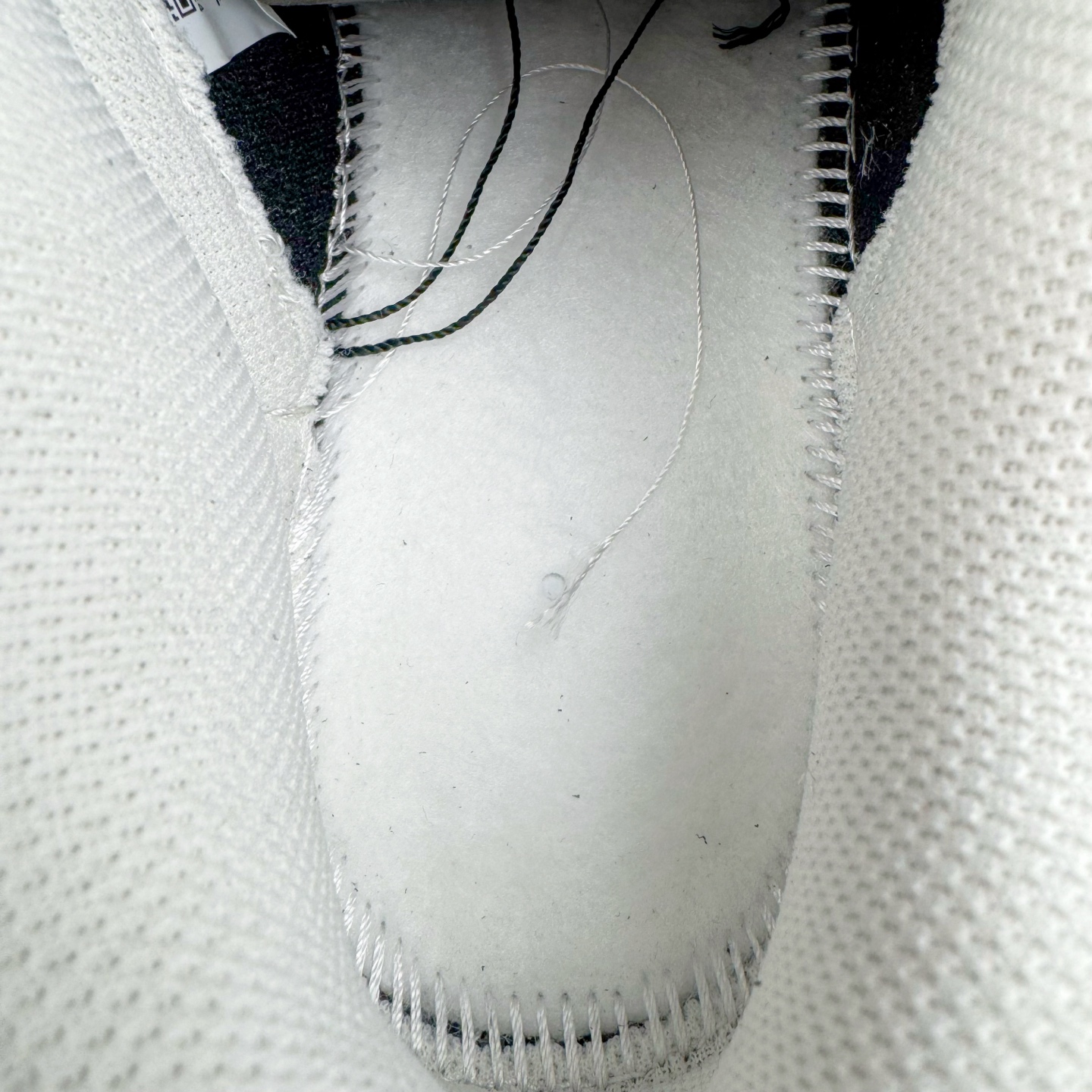 图片[11]-＃YC纯原 NK Dunk Low 云绫墨锦 BW1220-004 当东方水墨魂注入西式经典廓形，米白腰身呼应古典绢帛，泼洒流云暗纹，黑白哲学永不退潮。看似帆布的触感，实则是顶级皮革的逆向操作，成就当代「以皮作布」绝技，纯黑Swoosh如飞白一笔，足跟处匡威式黑线修饰，是跨越时空的默契。定制系列天花板 无原鞋不开发 全系列得物原鞋一比一校对开发 配色持续更新中 终端对接 优势输出 全套原厂楦头原纸板数据档案倾力打造 原汁原味莞产 极致还原 圈内最强针车工艺 高端零售指定版 广东原厂配套原盒原标 鞋盒分三个尺码段 原厂冲刀 超高清洁度 全鞋零毛边皮料切割 采用原厂百宏鞋带以及原厂百宏织唛舌标 内标可供原厂几率过验 进口原装条纹中底布 四线拉帮白色点胶 原厂拉帮手法遵循公司 原厂电绣 极致还原 尺码：36 36.5 37.5 38 38.5 39 40 40.5 41 42 42.5 43 44 44.5 45 46-选品中心