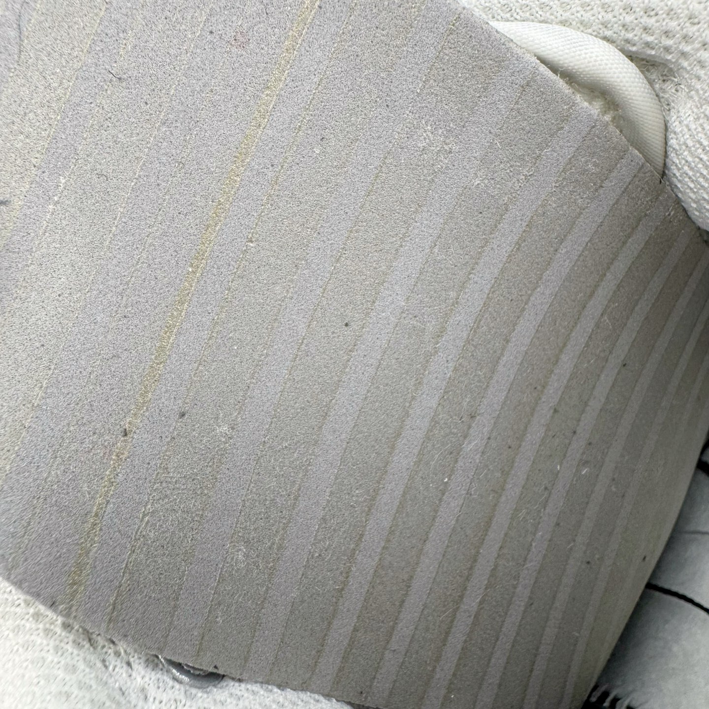 图片[10]-＃YC纯原 NK Dunk Low 云绫墨锦 BW1220-004 当东方水墨魂注入西式经典廓形，米白腰身呼应古典绢帛，泼洒流云暗纹，黑白哲学永不退潮。看似帆布的触感，实则是顶级皮革的逆向操作，成就当代「以皮作布」绝技，纯黑Swoosh如飞白一笔，足跟处匡威式黑线修饰，是跨越时空的默契。定制系列天花板 无原鞋不开发 全系列得物原鞋一比一校对开发 配色持续更新中 终端对接 优势输出 全套原厂楦头原纸板数据档案倾力打造 原汁原味莞产 极致还原 圈内最强针车工艺 高端零售指定版 广东原厂配套原盒原标 鞋盒分三个尺码段 原厂冲刀 超高清洁度 全鞋零毛边皮料切割 采用原厂百宏鞋带以及原厂百宏织唛舌标 内标可供原厂几率过验 进口原装条纹中底布 四线拉帮白色点胶 原厂拉帮手法遵循公司 原厂电绣 极致还原 尺码：36 36.5 37.5 38 38.5 39 40 40.5 41 42 42.5 43 44 44.5 45 46-选品中心