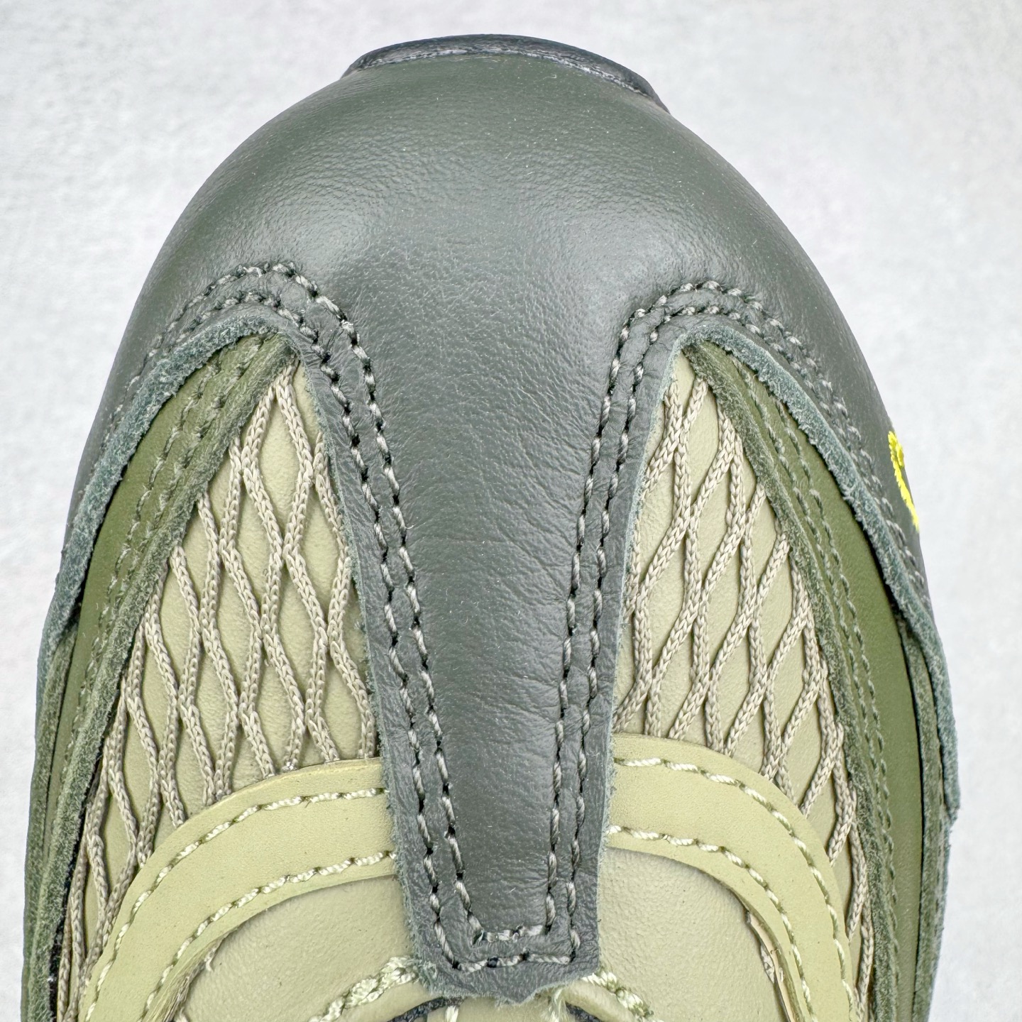 图片[16]-＃GX纯原 Corteiz x NK Air Max 95 联名复古舒适气垫运动鞋 黑绿 FB2709-300 经典重温 外单专供大厂出品 品质稳定 一百余色 终端操作 鞋款设计灵感源于人体构造 中底设计基于人体的脊柱构造 是整体设计的核心 尼龙孔眼代表了肋骨 而分层式面板和网眼象征着肌肉纤维和肉体组织 Air Max 95采用了两个独立的吹塑成型的Air-Sole单元 并首次在前掌使用可视化气垫设计 Swoosh logo夜当作一个 点符号放在了鞋子的后帮位置 20年的发展让 AIR MAX 95有了不同的故事 20年后再度面向世人的时候 焕然一新的面貌 让人有了另外一种清新脱俗的感觉 尺码：40 40.5 41 42 42.5 43 44 44.5 45 45.5 46 47.5 48.5-选品中心