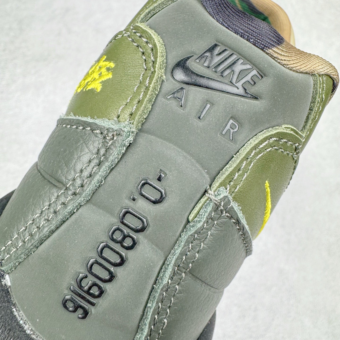 图片[17]-＃GX纯原 Corteiz x NK Air Max 95 联名复古舒适气垫运动鞋 黑绿 FB2709-300 经典重温 外单专供大厂出品 品质稳定 一百余色 终端操作 鞋款设计灵感源于人体构造 中底设计基于人体的脊柱构造 是整体设计的核心 尼龙孔眼代表了肋骨 而分层式面板和网眼象征着肌肉纤维和肉体组织 Air Max 95采用了两个独立的吹塑成型的Air-Sole单元 并首次在前掌使用可视化气垫设计 Swoosh logo夜当作一个 点符号放在了鞋子的后帮位置 20年的发展让 AIR MAX 95有了不同的故事 20年后再度面向世人的时候 焕然一新的面貌 让人有了另外一种清新脱俗的感觉 尺码：40 40.5 41 42 42.5 43 44 44.5 45 45.5 46 47.5 48.5-选品中心