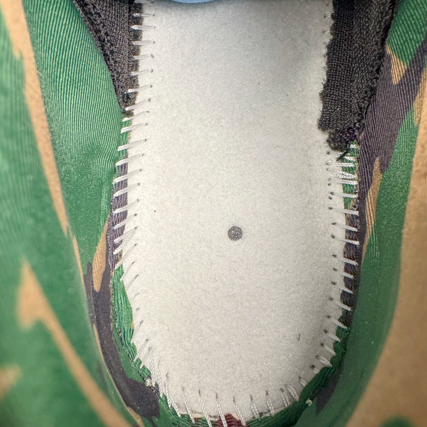 图片[11]-＃GX纯原 Corteiz x NK Air Max 95 联名复古舒适气垫运动鞋 黑绿 FB2709-300 经典重温 外单专供大厂出品 品质稳定 一百余色 终端操作 鞋款设计灵感源于人体构造 中底设计基于人体的脊柱构造 是整体设计的核心 尼龙孔眼代表了肋骨 而分层式面板和网眼象征着肌肉纤维和肉体组织 Air Max 95采用了两个独立的吹塑成型的Air-Sole单元 并首次在前掌使用可视化气垫设计 Swoosh logo夜当作一个 点符号放在了鞋子的后帮位置 20年的发展让 AIR MAX 95有了不同的故事 20年后再度面向世人的时候 焕然一新的面貌 让人有了另外一种清新脱俗的感觉 尺码：40 40.5 41 42 42.5 43 44 44.5 45 45.5 46 47.5 48.5-选品中心