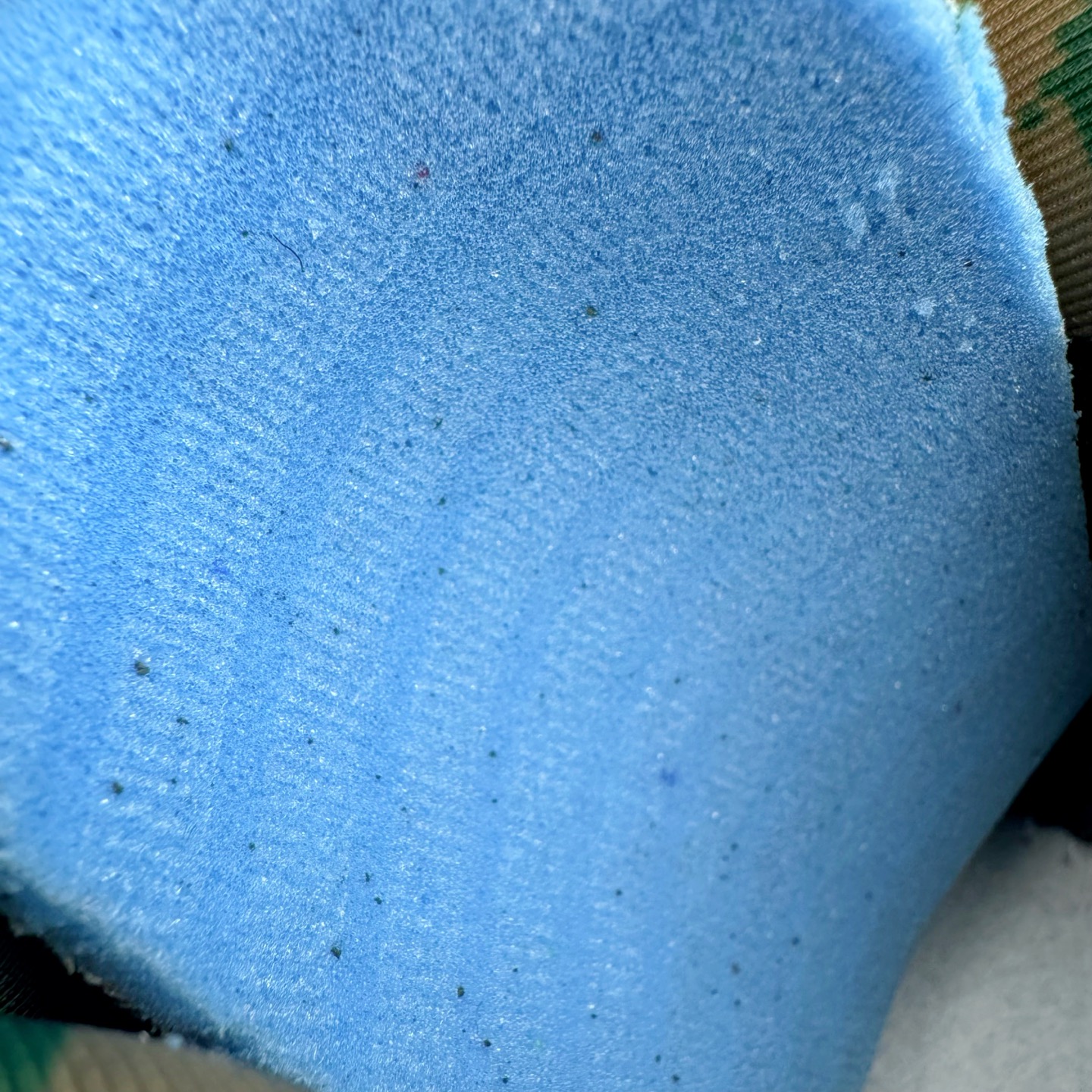 图片[12]-＃GX纯原 Corteiz x NK Air Max 95 联名复古舒适气垫运动鞋 黑绿 FB2709-300 经典重温 外单专供大厂出品 品质稳定 一百余色 终端操作 鞋款设计灵感源于人体构造 中底设计基于人体的脊柱构造 是整体设计的核心 尼龙孔眼代表了肋骨 而分层式面板和网眼象征着肌肉纤维和肉体组织 Air Max 95采用了两个独立的吹塑成型的Air-Sole单元 并首次在前掌使用可视化气垫设计 Swoosh logo夜当作一个 点符号放在了鞋子的后帮位置 20年的发展让 AIR MAX 95有了不同的故事 20年后再度面向世人的时候 焕然一新的面貌 让人有了另外一种清新脱俗的感觉 尺码：40 40.5 41 42 42.5 43 44 44.5 45 45.5 46 47.5 48.5-选品中心