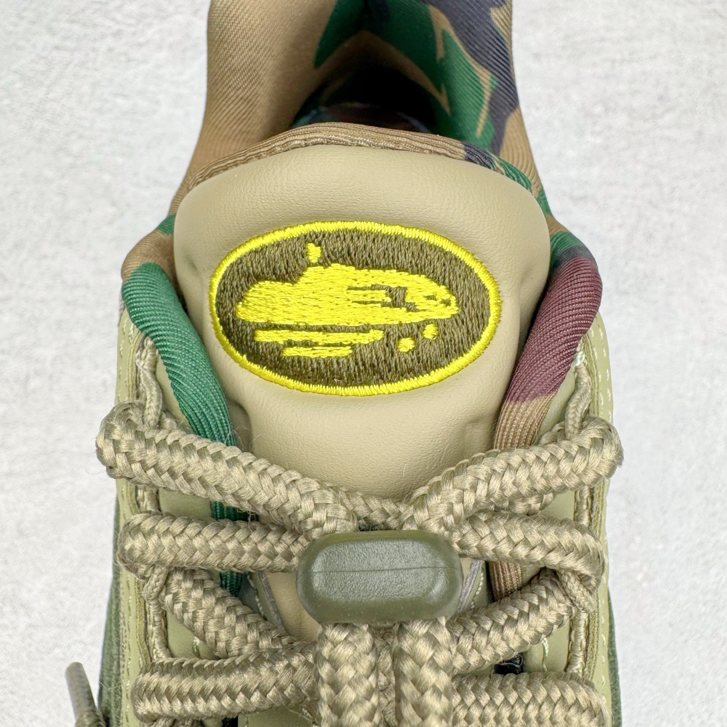 图片[14]-＃GX纯原 Corteiz x NK Air Max 95 联名复古舒适气垫运动鞋 黑绿 FB2709-300 经典重温 外单专供大厂出品 品质稳定 一百余色 终端操作 鞋款设计灵感源于人体构造 中底设计基于人体的脊柱构造 是整体设计的核心 尼龙孔眼代表了肋骨 而分层式面板和网眼象征着肌肉纤维和肉体组织 Air Max 95采用了两个独立的吹塑成型的Air-Sole单元 并首次在前掌使用可视化气垫设计 Swoosh logo夜当作一个 点符号放在了鞋子的后帮位置 20年的发展让 AIR MAX 95有了不同的故事 20年后再度面向世人的时候 焕然一新的面貌 让人有了另外一种清新脱俗的感觉 尺码：40 40.5 41 42 42.5 43 44 44.5 45 45.5 46 47.5 48.5-选品中心