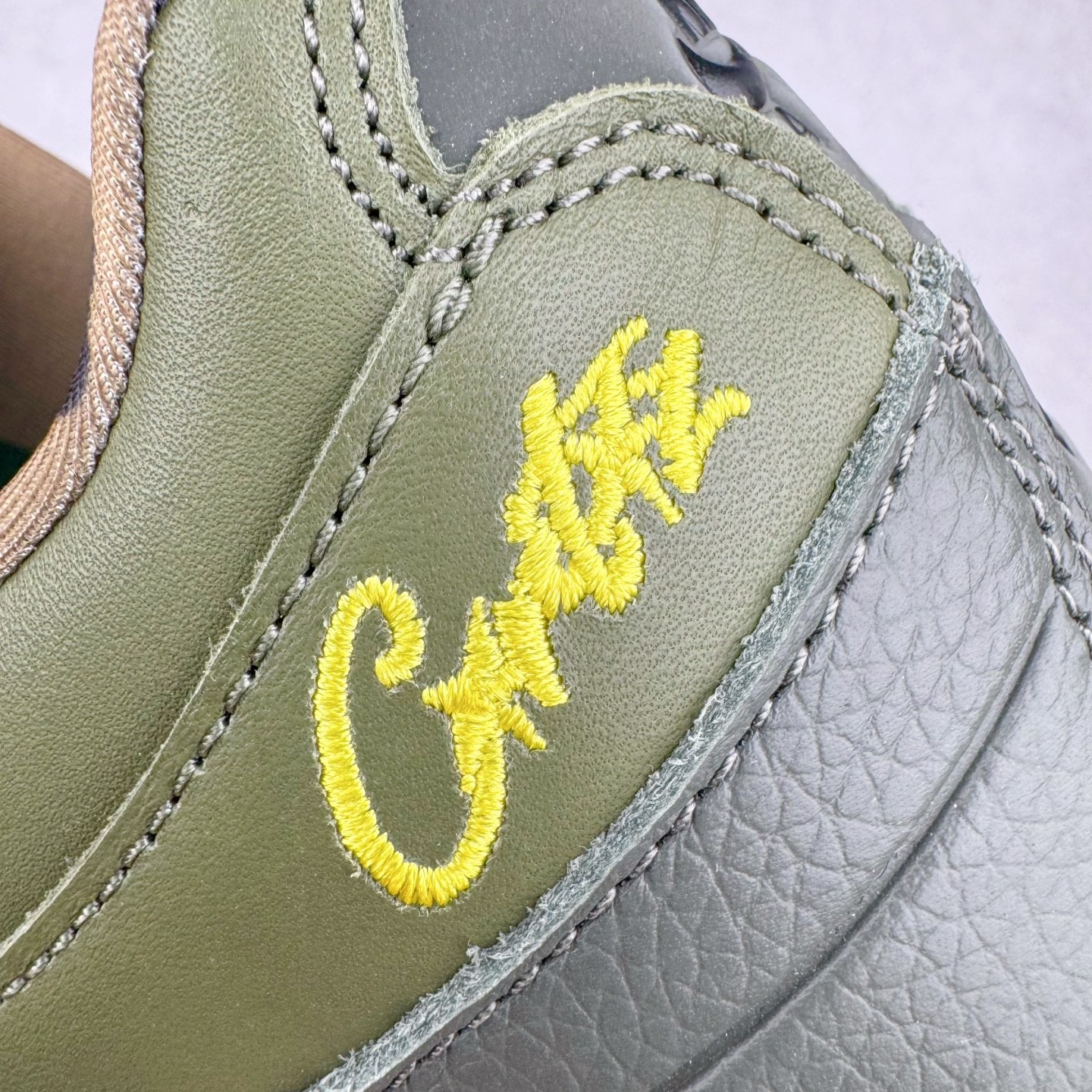 图片[10]-＃GX纯原 Corteiz x NK Air Max 95 联名复古舒适气垫运动鞋 黑绿 FB2709-300 经典重温 外单专供大厂出品 品质稳定 一百余色 终端操作 鞋款设计灵感源于人体构造 中底设计基于人体的脊柱构造 是整体设计的核心 尼龙孔眼代表了肋骨 而分层式面板和网眼象征着肌肉纤维和肉体组织 Air Max 95采用了两个独立的吹塑成型的Air-Sole单元 并首次在前掌使用可视化气垫设计 Swoosh logo夜当作一个 点符号放在了鞋子的后帮位置 20年的发展让 AIR MAX 95有了不同的故事 20年后再度面向世人的时候 焕然一新的面貌 让人有了另外一种清新脱俗的感觉 尺码：40 40.5 41 42 42.5 43 44 44.5 45 45.5 46 47.5 48.5-选品中心