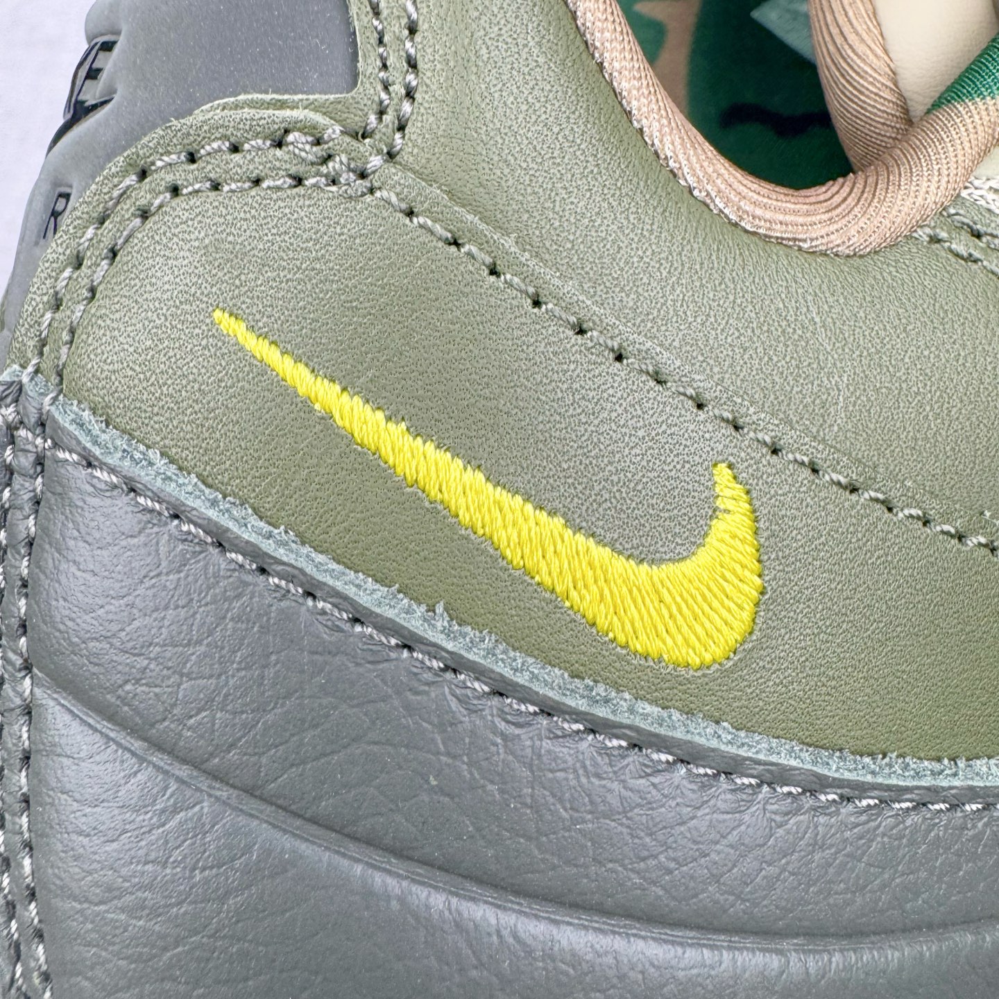 图片[18]-＃GX纯原 Corteiz x NK Air Max 95 联名复古舒适气垫运动鞋 黑绿 FB2709-300 经典重温 外单专供大厂出品 品质稳定 一百余色 终端操作 鞋款设计灵感源于人体构造 中底设计基于人体的脊柱构造 是整体设计的核心 尼龙孔眼代表了肋骨 而分层式面板和网眼象征着肌肉纤维和肉体组织 Air Max 95采用了两个独立的吹塑成型的Air-Sole单元 并首次在前掌使用可视化气垫设计 Swoosh logo夜当作一个 点符号放在了鞋子的后帮位置 20年的发展让 AIR MAX 95有了不同的故事 20年后再度面向世人的时候 焕然一新的面貌 让人有了另外一种清新脱俗的感觉 尺码：40 40.5 41 42 42.5 43 44 44.5 45 45.5 46 47.5 48.5-选品中心