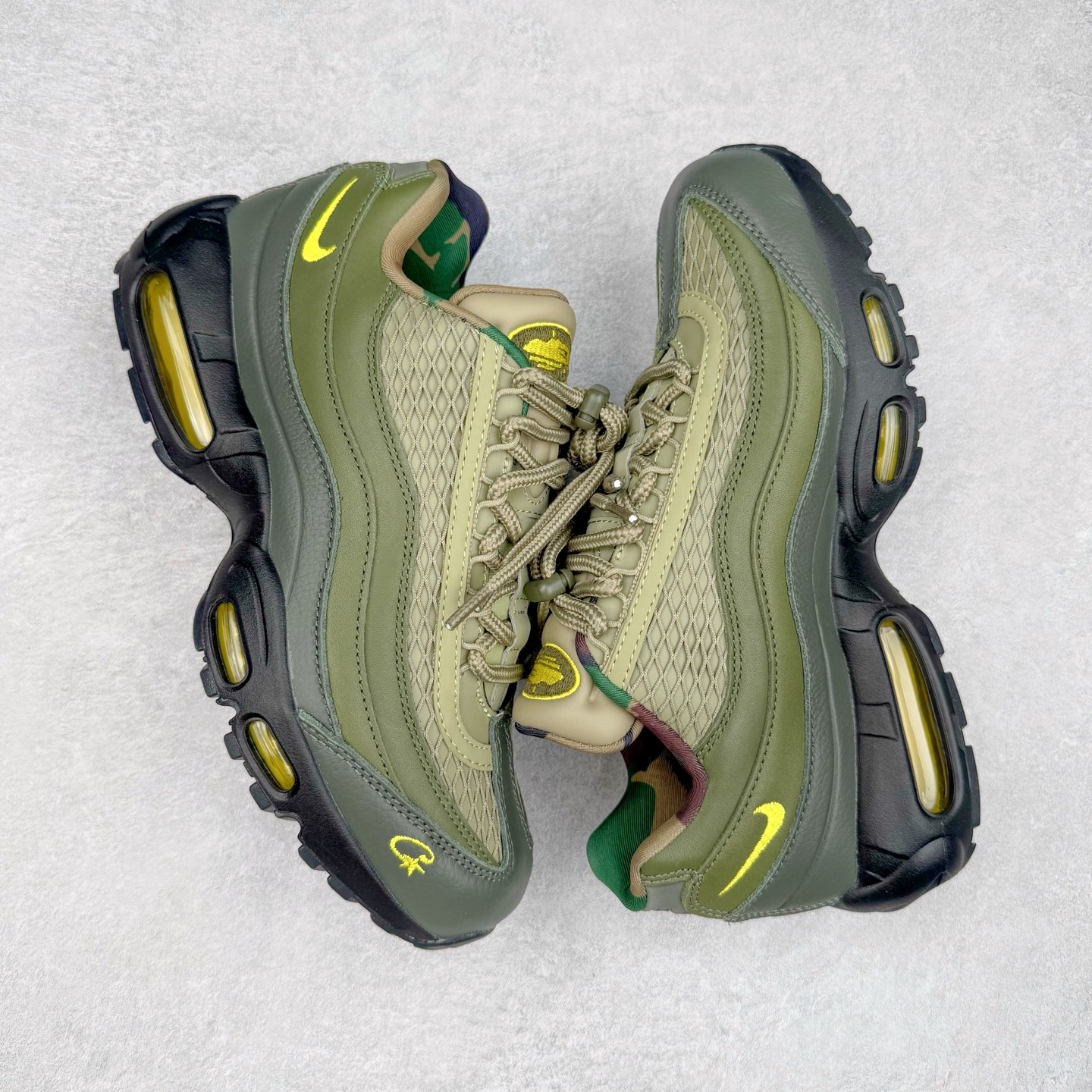 图片[3]-＃GX纯原 Corteiz x NK Air Max 95 联名复古舒适气垫运动鞋 黑绿 FB2709-300 经典重温 外单专供大厂出品 品质稳定 一百余色 终端操作 鞋款设计灵感源于人体构造 中底设计基于人体的脊柱构造 是整体设计的核心 尼龙孔眼代表了肋骨 而分层式面板和网眼象征着肌肉纤维和肉体组织 Air Max 95采用了两个独立的吹塑成型的Air-Sole单元 并首次在前掌使用可视化气垫设计 Swoosh logo夜当作一个 点符号放在了鞋子的后帮位置 20年的发展让 AIR MAX 95有了不同的故事 20年后再度面向世人的时候 焕然一新的面貌 让人有了另外一种清新脱俗的感觉 尺码：40 40.5 41 42 42.5 43 44 44.5 45 45.5 46 47.5 48.5-选品中心