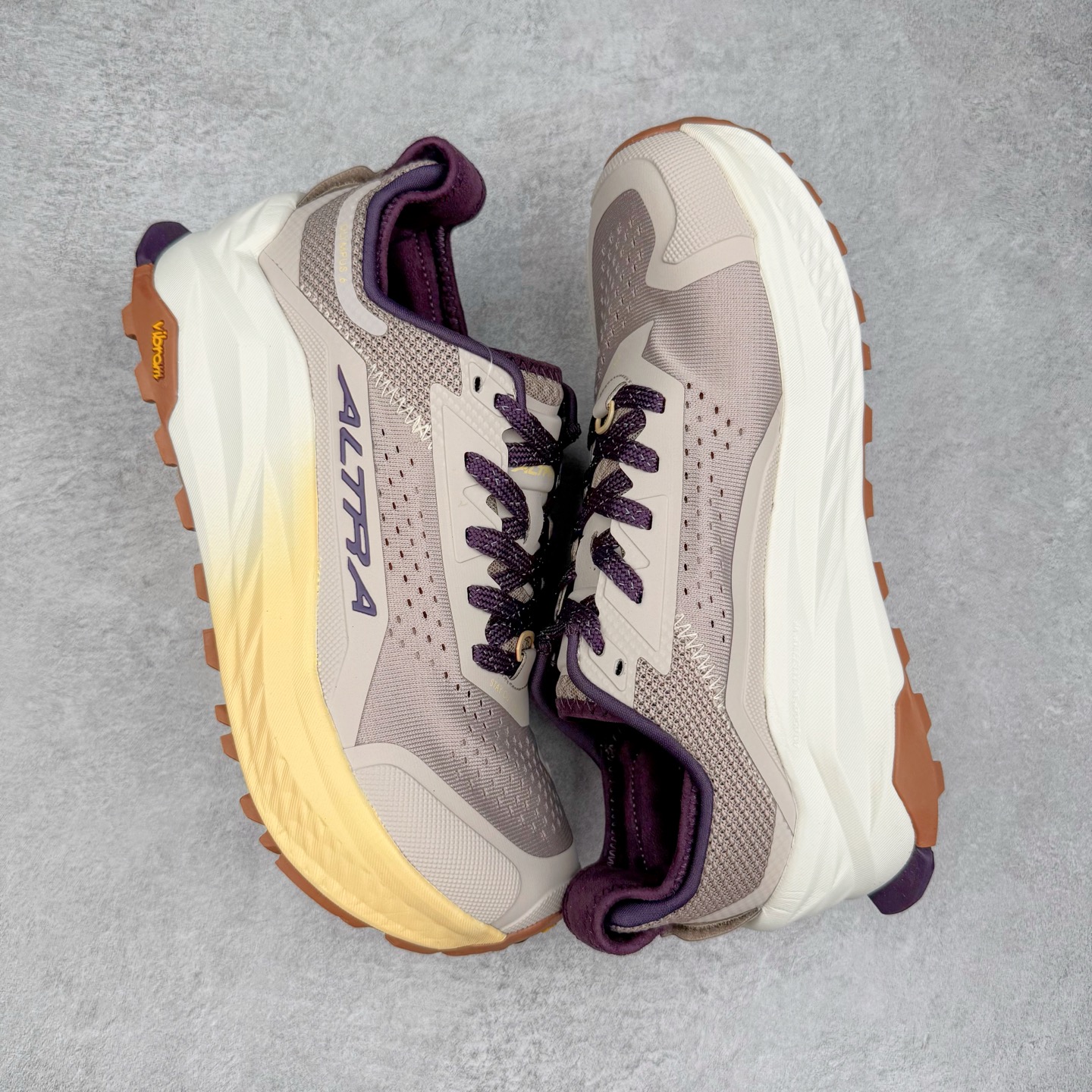 图片[3]-＃纯原 Altra OLYMPUS 6 奥创奥林匹斯六代舒适百搭防滑耐磨低帮户外跑步鞋 2009年，长跑精英运动员Golden Harper在美国犹他州创立了“Altra Footwear”，跑鞋特点是采用舒适的FootShape™M（很适鞋楦）设计和独特的BalancedCushioning™（平衡缓冲）技术，帮助遭受伤病困扰的跑者回归跑步，从而迅速积累起良好的口碑。2011年品牌迅速发展，屡获大奖。2015年开始不仅占据全美跑鞋前十，足迹更是遍布全球。2016年Altra正式进入中国市场，凭借独特的品牌风格以及出色的性能表现，三年来获得越来越多普通跑者的喜爱。销售业绩增长迅速，成为中国越野跑市场占有量前三的跑鞋品牌。实拍调校N版已经零色差零失真 百分百还原实物色彩所见即所得 不存在货不对板色差等低级问题 选购参考实物拍摄 不混卖不参货 只用心做好货严格选品 承诺混一赔十 尺码：39 40 40.5 41 42 42.5 43 44 44.5 45-选品中心