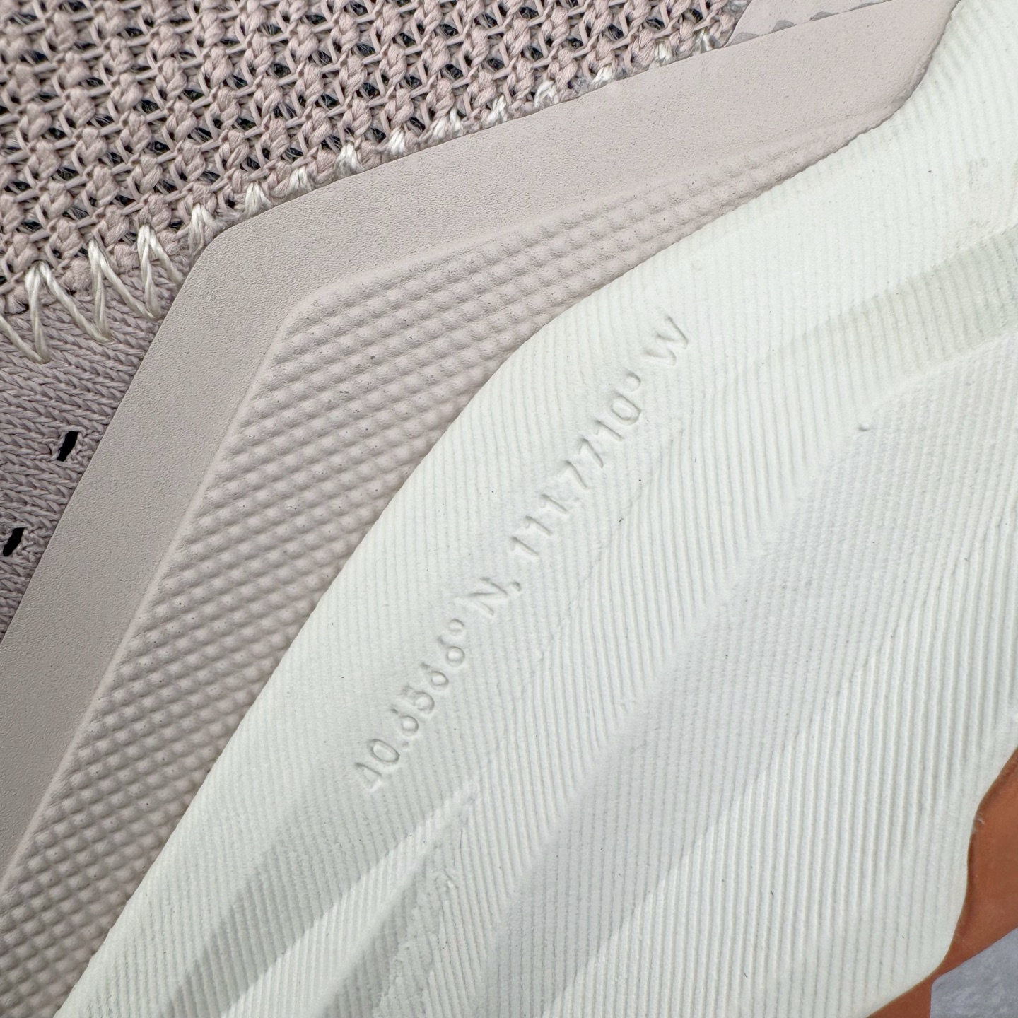 图片[13]-＃纯原 Altra OLYMPUS 6 奥创奥林匹斯六代舒适百搭防滑耐磨低帮户外跑步鞋 2009年，长跑精英运动员Golden Harper在美国犹他州创立了“Altra Footwear”，跑鞋特点是采用舒适的FootShape™M（很适鞋楦）设计和独特的BalancedCushioning™（平衡缓冲）技术，帮助遭受伤病困扰的跑者回归跑步，从而迅速积累起良好的口碑。2011年品牌迅速发展，屡获大奖。2015年开始不仅占据全美跑鞋前十，足迹更是遍布全球。2016年Altra正式进入中国市场，凭借独特的品牌风格以及出色的性能表现，三年来获得越来越多普通跑者的喜爱。销售业绩增长迅速，成为中国越野跑市场占有量前三的跑鞋品牌。实拍调校N版已经零色差零失真 百分百还原实物色彩所见即所得 不存在货不对板色差等低级问题 选购参考实物拍摄 不混卖不参货 只用心做好货严格选品 承诺混一赔十 尺码：39 40 40.5 41 42 42.5 43 44 44.5 45-选品中心