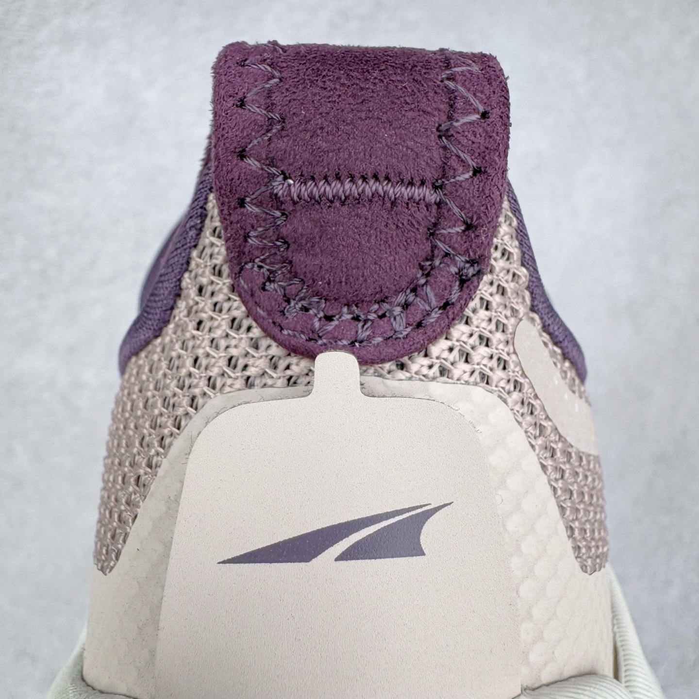 图片[10]-＃纯原 Altra OLYMPUS 6 奥创奥林匹斯六代舒适百搭防滑耐磨低帮户外跑步鞋 2009年，长跑精英运动员Golden Harper在美国犹他州创立了“Altra Footwear”，跑鞋特点是采用舒适的FootShape™M（很适鞋楦）设计和独特的BalancedCushioning™（平衡缓冲）技术，帮助遭受伤病困扰的跑者回归跑步，从而迅速积累起良好的口碑。2011年品牌迅速发展，屡获大奖。2015年开始不仅占据全美跑鞋前十，足迹更是遍布全球。2016年Altra正式进入中国市场，凭借独特的品牌风格以及出色的性能表现，三年来获得越来越多普通跑者的喜爱。销售业绩增长迅速，成为中国越野跑市场占有量前三的跑鞋品牌。实拍调校N版已经零色差零失真 百分百还原实物色彩所见即所得 不存在货不对板色差等低级问题 选购参考实物拍摄 不混卖不参货 只用心做好货严格选品 承诺混一赔十 尺码：39 40 40.5 41 42 42.5 43 44 44.5 45-选品中心