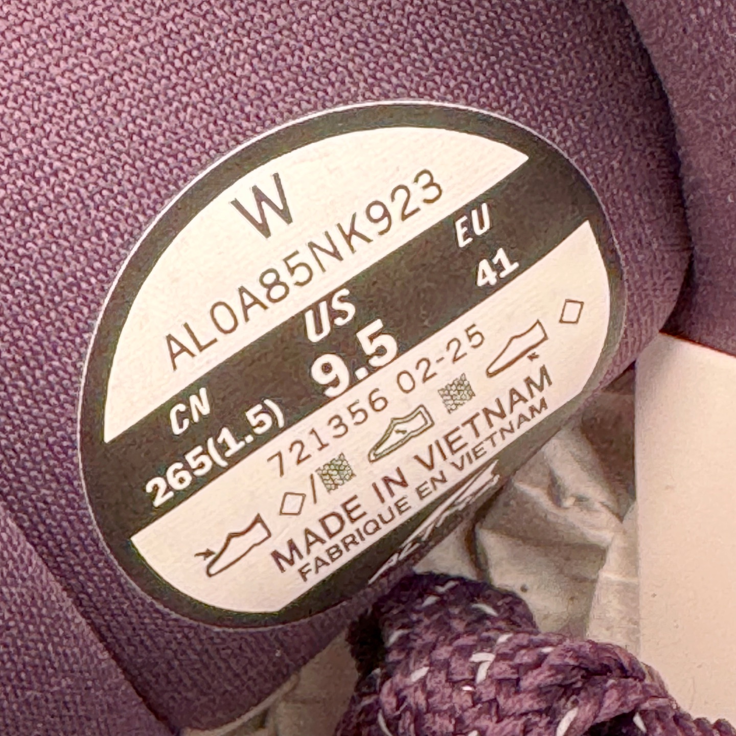 图片[12]-＃纯原 Altra OLYMPUS 6 奥创奥林匹斯六代舒适百搭防滑耐磨低帮户外跑步鞋 2009年，长跑精英运动员Golden Harper在美国犹他州创立了“Altra Footwear”，跑鞋特点是采用舒适的FootShape™M（很适鞋楦）设计和独特的BalancedCushioning™（平衡缓冲）技术，帮助遭受伤病困扰的跑者回归跑步，从而迅速积累起良好的口碑。2011年品牌迅速发展，屡获大奖。2015年开始不仅占据全美跑鞋前十，足迹更是遍布全球。2016年Altra正式进入中国市场，凭借独特的品牌风格以及出色的性能表现，三年来获得越来越多普通跑者的喜爱。销售业绩增长迅速，成为中国越野跑市场占有量前三的跑鞋品牌。实拍调校N版已经零色差零失真 百分百还原实物色彩所见即所得 不存在货不对板色差等低级问题 选购参考实物拍摄 不混卖不参货 只用心做好货严格选品 承诺混一赔十 尺码：39 40 40.5 41 42 42.5 43 44 44.5 45-选品中心