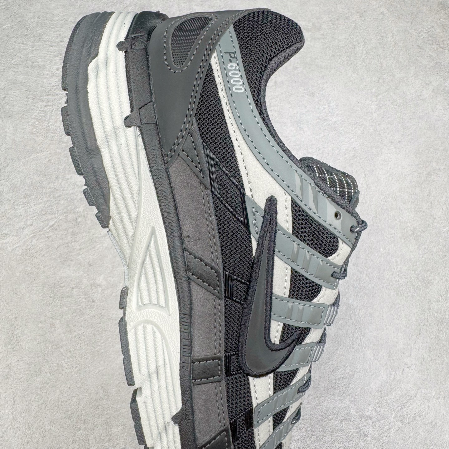 图片[6]-＃CS纯原 NK P-6000 系列低帮复古老爹风休闲运动舒适慢跑鞋 HQ3818-001 购入原鞋原装纸板楦头开发 独家私模四层组合大底 市场唯一正确版本 良心定价 新配色陆续出货 进口三文治网面 融合 Pegasus 过往运动鞋设计 助力 21 世纪早期跑步运动跃升时尚新高度 采用透气网眼布、运动风格线条和耐穿覆面 兼具吸睛外观和舒适感受 中底泡绵以田径赛道为灵感 打造厚实设计 缔造出众缓震性能 尺码：36 36.5 37.5 38 38.5 39 40 40.5 41 42 42.5 43 44 44.5 45-选品中心