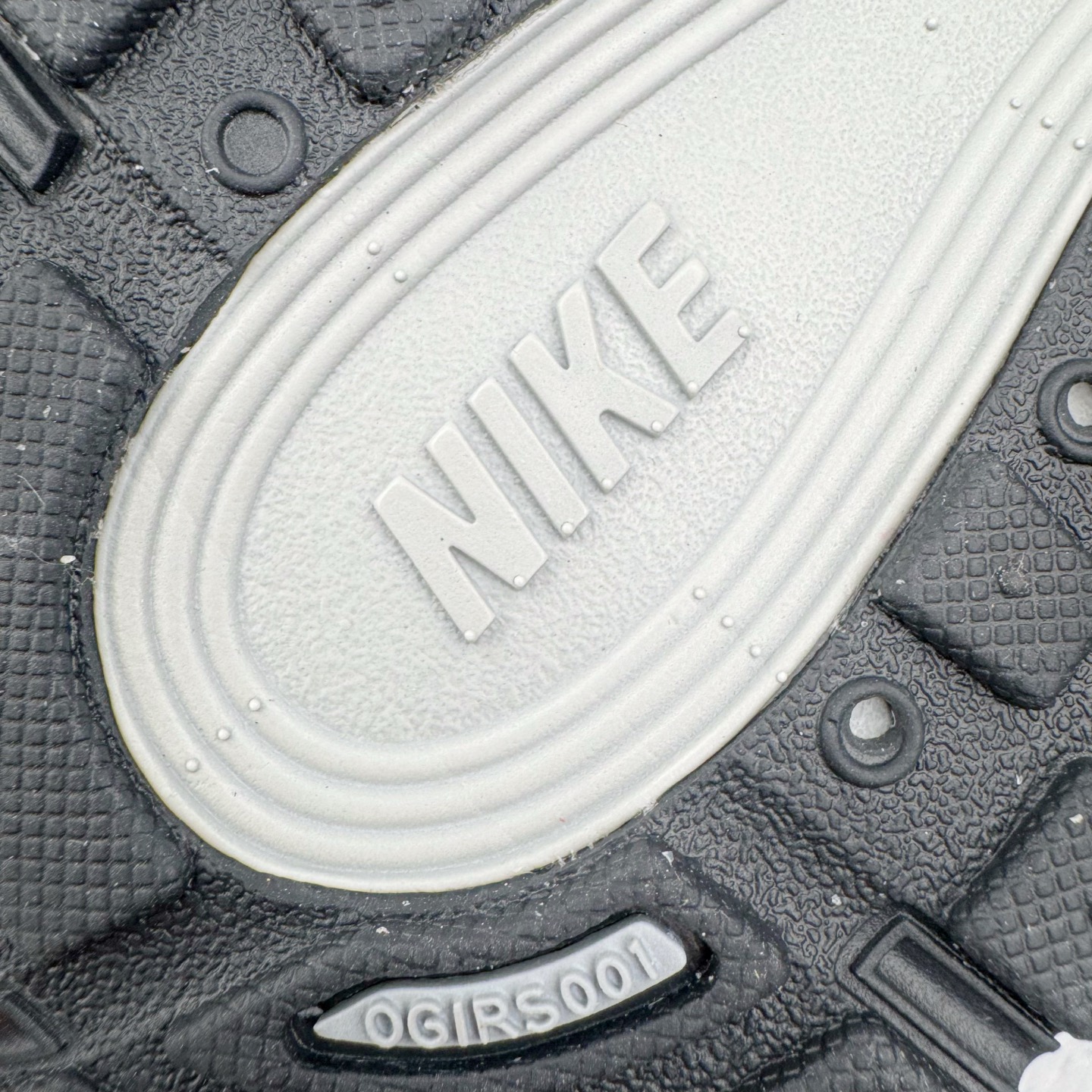 图片[19]-＃CS纯原 NK P-6000 系列低帮复古老爹风休闲运动舒适慢跑鞋 HQ3818-001 购入原鞋原装纸板楦头开发 独家私模四层组合大底 市场唯一正确版本 良心定价 新配色陆续出货 进口三文治网面 融合 Pegasus 过往运动鞋设计 助力 21 世纪早期跑步运动跃升时尚新高度 采用透气网眼布、运动风格线条和耐穿覆面 兼具吸睛外观和舒适感受 中底泡绵以田径赛道为灵感 打造厚实设计 缔造出众缓震性能 尺码：36 36.5 37.5 38 38.5 39 40 40.5 41 42 42.5 43 44 44.5 45-选品中心