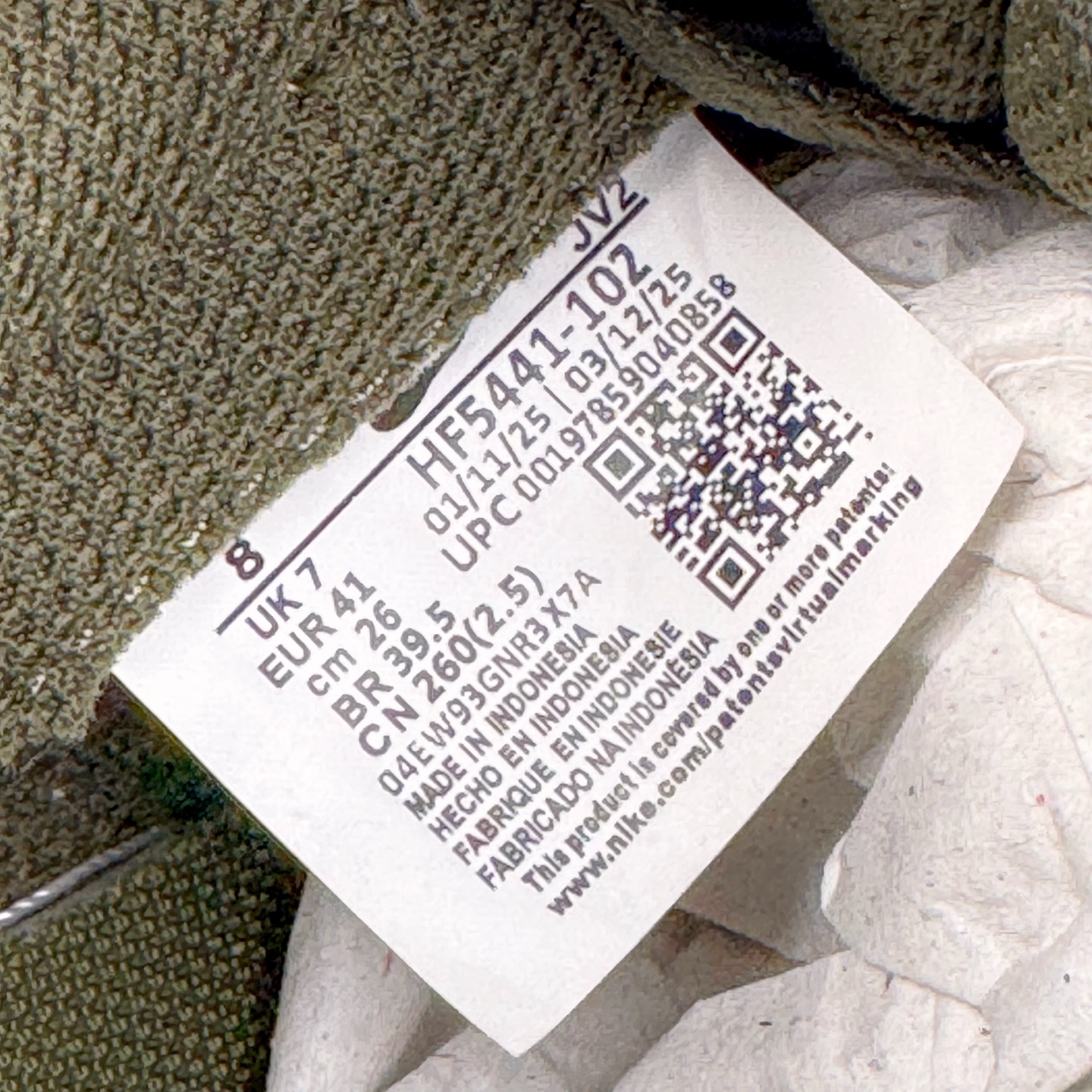 图片[13]-＃YC纯原 NK Dunk Low 军绿 HF5441-102 实力大厂出品 新配色陆续开发 利润个位数只为口碑 全套原纸板楦头开发 确保原汁原味 完美呈现DUNK版型 一比一鞋头弧度高度鞋身弧度 此版本只针对中端市场 皮料材质有所更替 其他数据细节工艺流程均保持一致 绝不口嗨 细节品控鞋型随意对比 独家私模官方第六代原厂航空铝磨具打磨大底 鞋头坡度极致还原 无解鞋型 原盒原配 圈内天花板工艺 原厂玻璃冲刀 超高清洁度 全鞋零毛边皮料切割 原厂中底布点胶 中底布拉帮走线遵循公司 尺码：36 36.5 37.5 38 38.5 39 40 40.5 41 42 42.5 43 44 44.5 45 46-选品中心