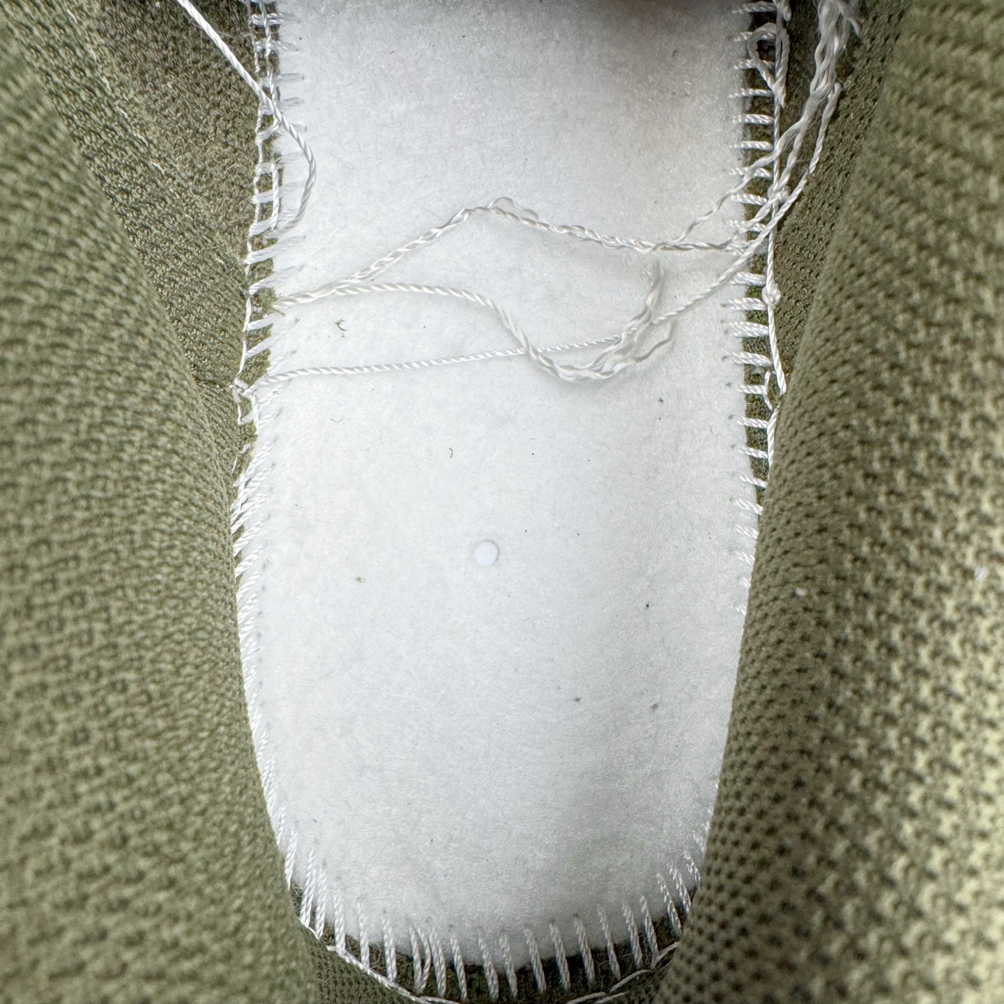 图片[11]-＃YC纯原 NK Dunk Low 军绿 HF5441-102 实力大厂出品 新配色陆续开发 利润个位数只为口碑 全套原纸板楦头开发 确保原汁原味 完美呈现DUNK版型 一比一鞋头弧度高度鞋身弧度 此版本只针对中端市场 皮料材质有所更替 其他数据细节工艺流程均保持一致 绝不口嗨 细节品控鞋型随意对比 独家私模官方第六代原厂航空铝磨具打磨大底 鞋头坡度极致还原 无解鞋型 原盒原配 圈内天花板工艺 原厂玻璃冲刀 超高清洁度 全鞋零毛边皮料切割 原厂中底布点胶 中底布拉帮走线遵循公司 尺码：36 36.5 37.5 38 38.5 39 40 40.5 41 42 42.5 43 44 44.5 45 46-选品中心