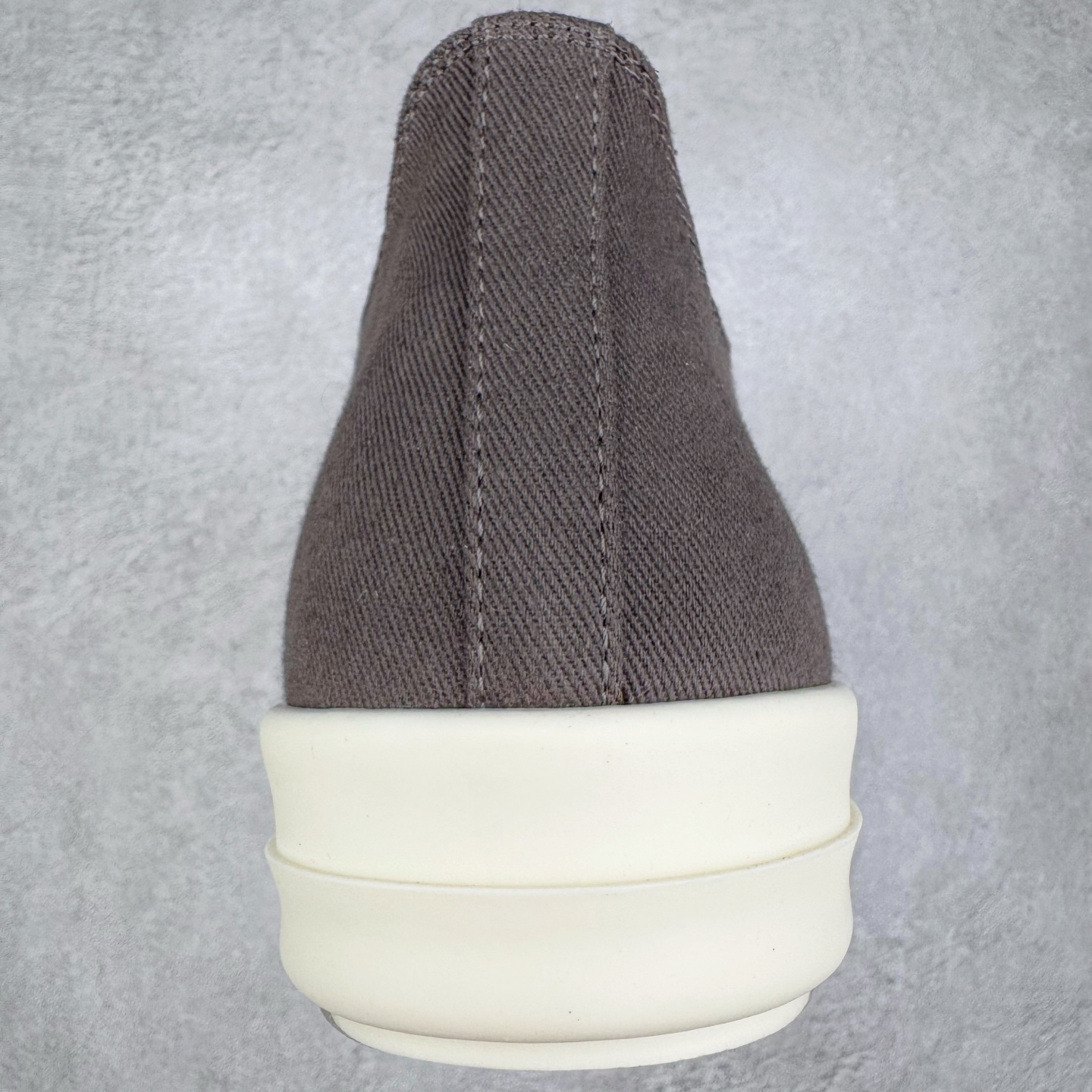 图片[8]-＃DG纯原 Rick Owens Drkshdw 瑞克·欧文斯低帮牛仔布时尚运动板鞋 深灰 二级市场已经7K以上 平台客户随意卖四位数 RO广东原厂出品 纯原天花板 原版一比一复刻 冲正绝不翻车 还原度达到百分之98以上 原楦开发纸版版型 ZP拆解原版1：1复模裁片纸版 力求做到0错位 这样才能达到和zp一致的鞋型味道 采用进口cnc数控机床开发对版独家tpu奶香大底 区别于市场所有版本 zp同源定制尼龙布 达到和zp一致手感 原厂进口细纹布 万邦订购原厂高弹粉红色海绵 内里搭配软质细腻羊皮 TPU高密度大底 软硬度透光度高已经测试和原版一致 尺码：36 37 38 39 40 41 42 43 44 45 46-选品中心