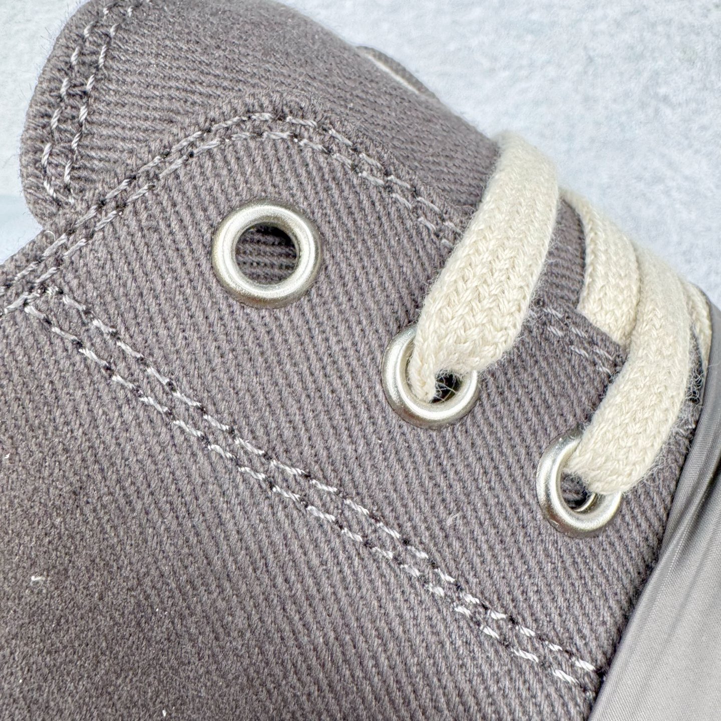 图片[20]-＃DG纯原 Rick Owens Drkshdw 瑞克·欧文斯低帮牛仔布时尚运动板鞋 深灰 二级市场已经7K以上 平台客户随意卖四位数 RO广东原厂出品 纯原天花板 原版一比一复刻 冲正绝不翻车 还原度达到百分之98以上 原楦开发纸版版型 ZP拆解原版1：1复模裁片纸版 力求做到0错位 这样才能达到和zp一致的鞋型味道 采用进口cnc数控机床开发对版独家tpu奶香大底 区别于市场所有版本 zp同源定制尼龙布 达到和zp一致手感 原厂进口细纹布 万邦订购原厂高弹粉红色海绵 内里搭配软质细腻羊皮 TPU高密度大底 软硬度透光度高已经测试和原版一致 尺码：36 37 38 39 40 41 42 43 44 45 46-选品中心