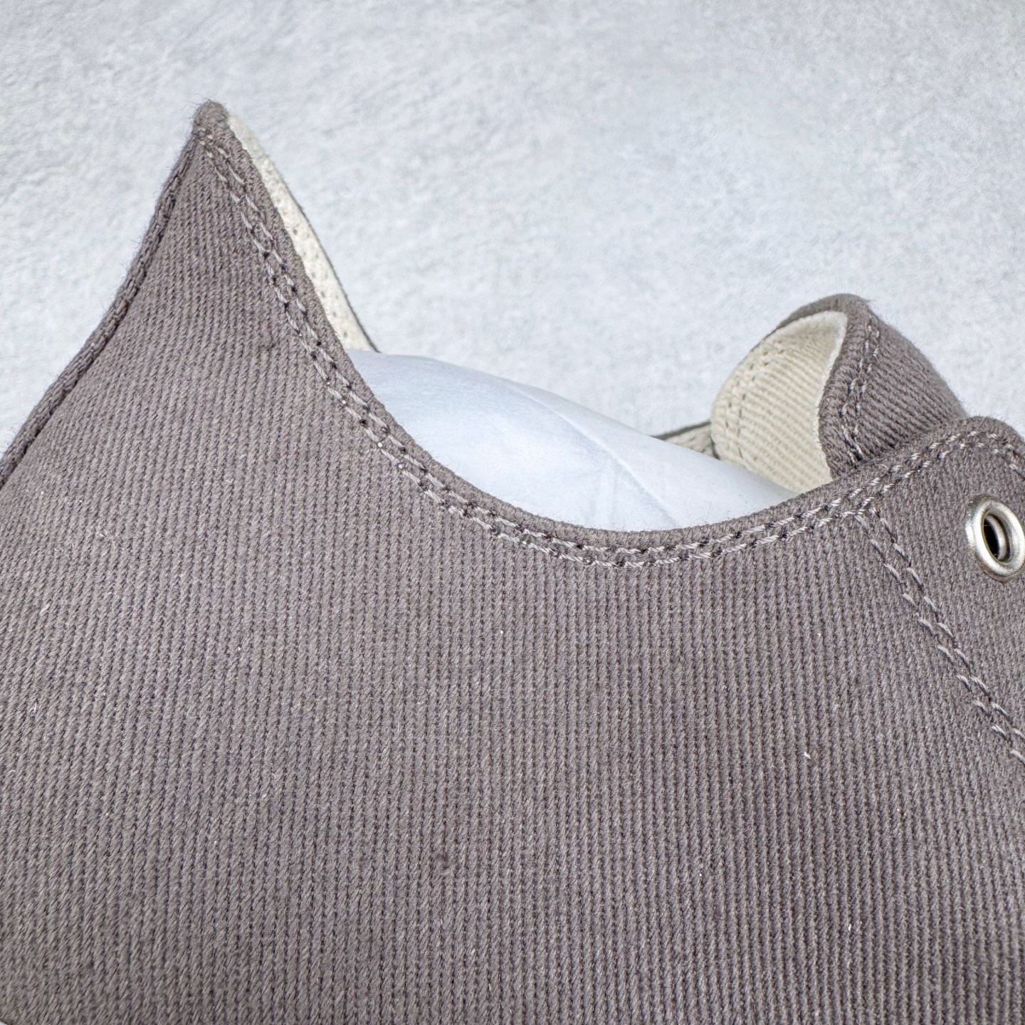 图片[19]-＃DG纯原 Rick Owens Drkshdw 瑞克·欧文斯低帮牛仔布时尚运动板鞋 深灰 二级市场已经7K以上 平台客户随意卖四位数 RO广东原厂出品 纯原天花板 原版一比一复刻 冲正绝不翻车 还原度达到百分之98以上 原楦开发纸版版型 ZP拆解原版1：1复模裁片纸版 力求做到0错位 这样才能达到和zp一致的鞋型味道 采用进口cnc数控机床开发对版独家tpu奶香大底 区别于市场所有版本 zp同源定制尼龙布 达到和zp一致手感 原厂进口细纹布 万邦订购原厂高弹粉红色海绵 内里搭配软质细腻羊皮 TPU高密度大底 软硬度透光度高已经测试和原版一致 尺码：36 37 38 39 40 41 42 43 44 45 46-选品中心