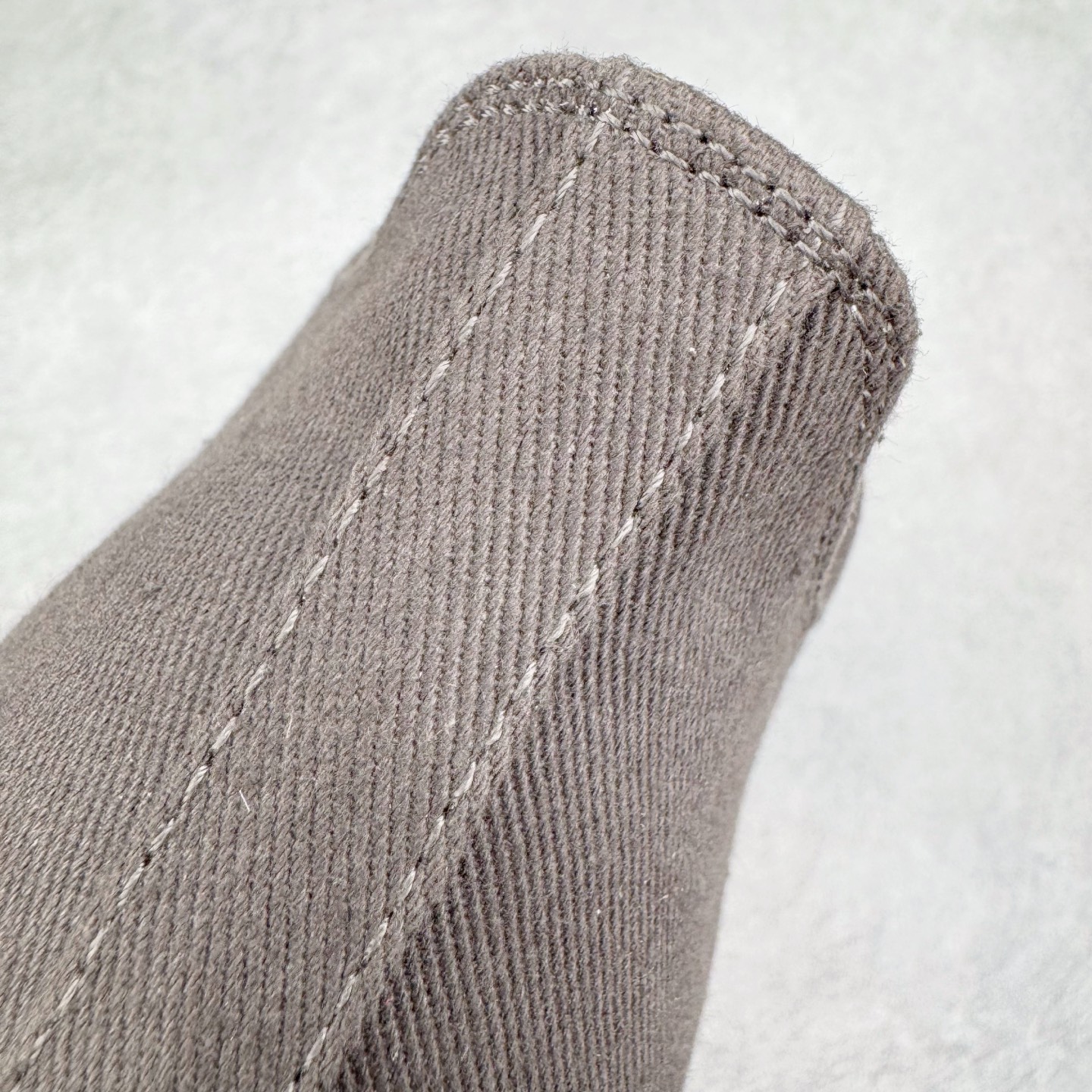 图片[18]-＃DG纯原 Rick Owens Drkshdw 瑞克·欧文斯低帮牛仔布时尚运动板鞋 深灰 二级市场已经7K以上 平台客户随意卖四位数 RO广东原厂出品 纯原天花板 原版一比一复刻 冲正绝不翻车 还原度达到百分之98以上 原楦开发纸版版型 ZP拆解原版1：1复模裁片纸版 力求做到0错位 这样才能达到和zp一致的鞋型味道 采用进口cnc数控机床开发对版独家tpu奶香大底 区别于市场所有版本 zp同源定制尼龙布 达到和zp一致手感 原厂进口细纹布 万邦订购原厂高弹粉红色海绵 内里搭配软质细腻羊皮 TPU高密度大底 软硬度透光度高已经测试和原版一致 尺码：36 37 38 39 40 41 42 43 44 45 46-选品中心