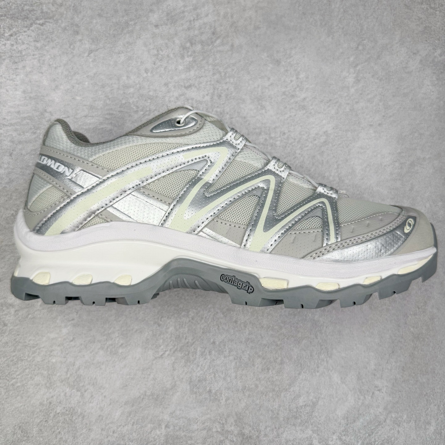 ＃TG福利特价️ Salomon XT-QUEST ADV 萨洛蒙潮流越野机能户外功能鞋 纯原外贸平台特供订单 耗时半年巨作 全套原纸板楦头开发 原厂特供网布配套加持 确保原汁原味 完美呈现版型 原档数据独家私模五层组合大底 男女鞋同步官方开发至46.5 原装Ortholite轻量化鞋垫 中底布带钢印编号 原厂TPU锁扣 进口港宝加持 后跟自然饱满 还原公司包裹性 基于 SALOMON 初代 XT 鞋身造型并搭载 4D ADVANCED CHASSIS™ 大底打造而成 为这款 XT-QUEST 带来了多项足部控制与保护等功能性 如在运动过程中控制左右晃动的过程而提高稳定性、改善长途越野过程中足中到足尖的过渡、提高感知岩石的精确度以抵抗尖锐物体对脚底的伤害以及采用动态缓冲来增强穿着舒适感 从而减轻疲劳感 使 XT-QUEST 成为一双舒适且安全的户外之履 尺码：36 36.5 37.5 38 38.5 39 40 40.5 41 42 42.5 43 44 44.5 45-选品中心