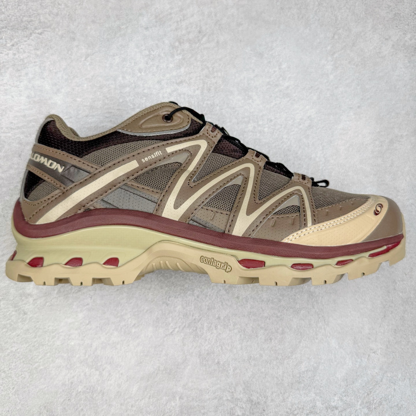 ＃TG福利特价️ Salomon XT-QUEST ADV 萨洛蒙潮流越野机能户外功能鞋 纯原外贸平台特供订单 耗时半年巨作 全套原纸板楦头开发 原厂特供网布配套加持 确保原汁原味 完美呈现版型 原档数据独家私模五层组合大底 男女鞋同步官方开发至46.5 原装Ortholite轻量化鞋垫 中底布带钢印编号 原厂TPU锁扣 进口港宝加持 后跟自然饱满 还原公司包裹性 基于 SALOMON 初代 XT 鞋身造型并搭载 4D ADVANCED CHASSIS™ 大底打造而成 为这款 XT-QUEST 带来了多项足部控制与保护等功能性 如在运动过程中控制左右晃动的过程而提高稳定性、改善长途越野过程中足中到足尖的过渡、提高感知岩石的精确度以抵抗尖锐物体对脚底的伤害以及采用动态缓冲来增强穿着舒适感 从而减轻疲劳感 使 XT-QUEST 成为一双舒适且安全的户外之履 尺码：36 36.5 37.5 38 38.5 39 40 40.5 41 42 42.5 43 44 44.5 45-选品中心