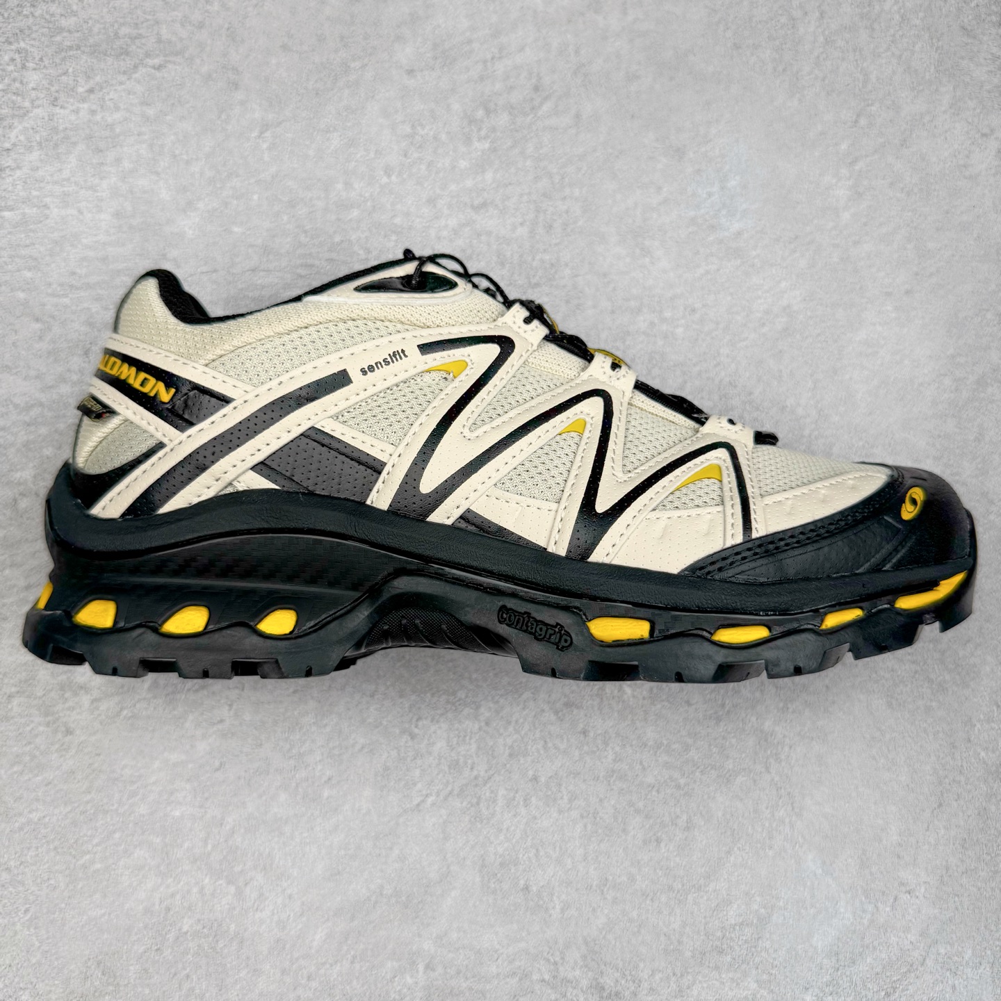 ＃TG福利特价️ Salomon XT-QUEST ADV 萨洛蒙潮流越野机能户外功能鞋 纯原外贸平台特供订单 耗时半年巨作 全套原纸板楦头开发 原厂特供网布配套加持 确保原汁原味 完美呈现版型 原档数据独家私模五层组合大底 男女鞋同步官方开发至46.5 原装Ortholite轻量化鞋垫 中底布带钢印编号 原厂TPU锁扣 进口港宝加持 后跟自然饱满 还原公司包裹性 基于 SALOMON 初代 XT 鞋身造型并搭载 4D ADVANCED CHASSIS™ 大底打造而成 为这款 XT-QUEST 带来了多项足部控制与保护等功能性 如在运动过程中控制左右晃动的过程而提高稳定性、改善长途越野过程中足中到足尖的过渡、提高感知岩石的精确度以抵抗尖锐物体对脚底的伤害以及采用动态缓冲来增强穿着舒适感 从而减轻疲劳感 使 XT-QUEST 成为一双舒适且安全的户外之履 尺码：36 36.5 37.5 38 38.5 39 40 40.5 41 42 42.5 43 44 44.5 45-选品中心
