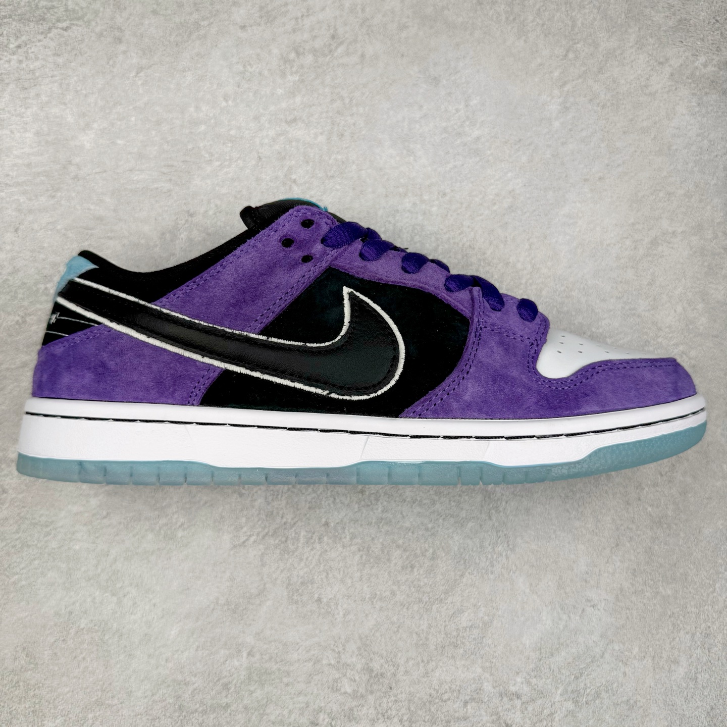 #F版 Hayley Wilson x NK Dunk SB DUNK LOW PRO 联名紫黑白 HJ0513-500 极限压缩利润空间 超乎所想的高性价比 用料绝不含糊 原盒原配 正确耐磨橡胶大底 超高清洁度 全鞋零毛边皮料切割 全套原楦原模倾力打造完美版型 尺码:36 36.5 37.5 38 38.5 39 40 40.5 41 42 42.5 43 44 44.5 45 46 47.5-选品中心