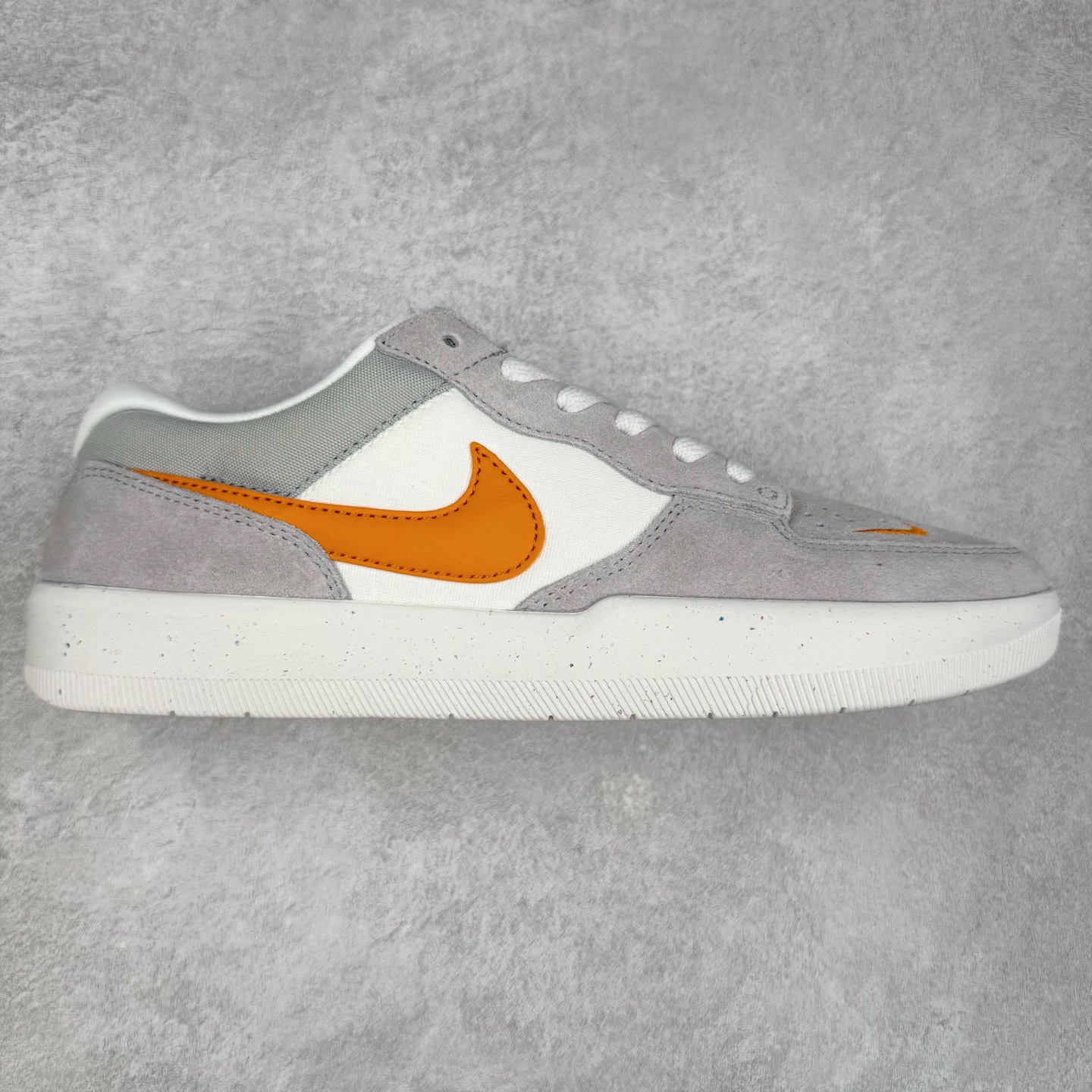 NK SB Force 58 空军58系列低帮休闲运动滑板板鞋 DV5477-007 鞋面由帆布和麂皮拼接 层次感丰富 搭配硫化外底 耐磨耐穿 鞋舌及中底后跟处饰有SB Logo 表明鞋款身份 采用包边设计 经久耐穿 硫化结构则有效提升灵活性 穿上这款全新推出的创意力作 助你耀动街头 尺码:36 36.5 37.5 38 38.5 39 40 40.5 41 42 42.5 43 44 45-选品中心