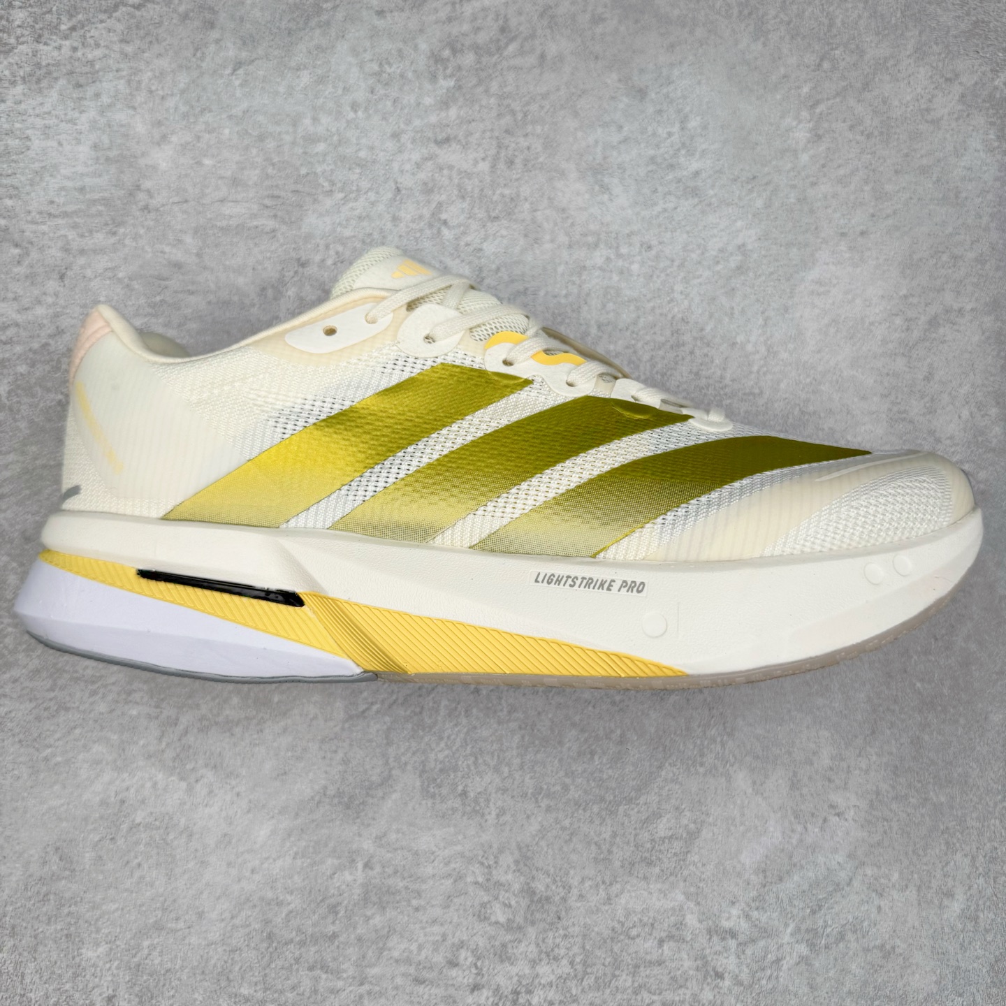 AD Adizero Boston 13 夏季透气网眼竞速跑鞋 JS4952 融合Lightstrike和Lightstrike Pro技术 采用乙烯/乙酸乙烯酯(EVA)材质 打造舒适中底 含ENERGYROD能量碳柱 旨在为步伐添活力 尺码:36 36.5 37 38 38.5 39 40 40.5 41 42 42.5 43 44 44.5 45-选品中心