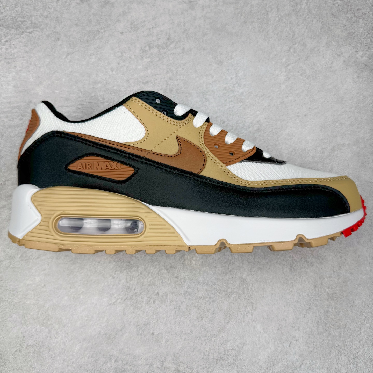 ＃MX版 NK Air MAX 90 气垫复古减震跑步鞋 IB7680-100 经典重温 独家陆续补货 外单专供大厂出品 品质稳定 一百余色 终端操作 Air Max 90于1990年推出 来自Air Max系列 在Air Max 1的基础上改进而得 增加了气垫面积 外型上也更为流线 最特別的就是加入了菱纹塑胶嵌板 为Air Max 90增添了许多潮流气息 皮革鞋面 造就出色耐穿性和支撑力 Max Air缓震配置搭配泡棉中底 令Air Max 90轻盈而舒适 华夫格橡胶外底 铸就Air Max 90非凡的抓地力 而Air Max 90不仅是一双跑鞋 它成功跨越了时间的演进 成为了球鞋文化与潮流圈中最熟为人知的鞋款之一 尺码：36 36.5 37.5 38 38.5 39 40 40.5 41 42 42.5 43 44 44.5 45-选品中心