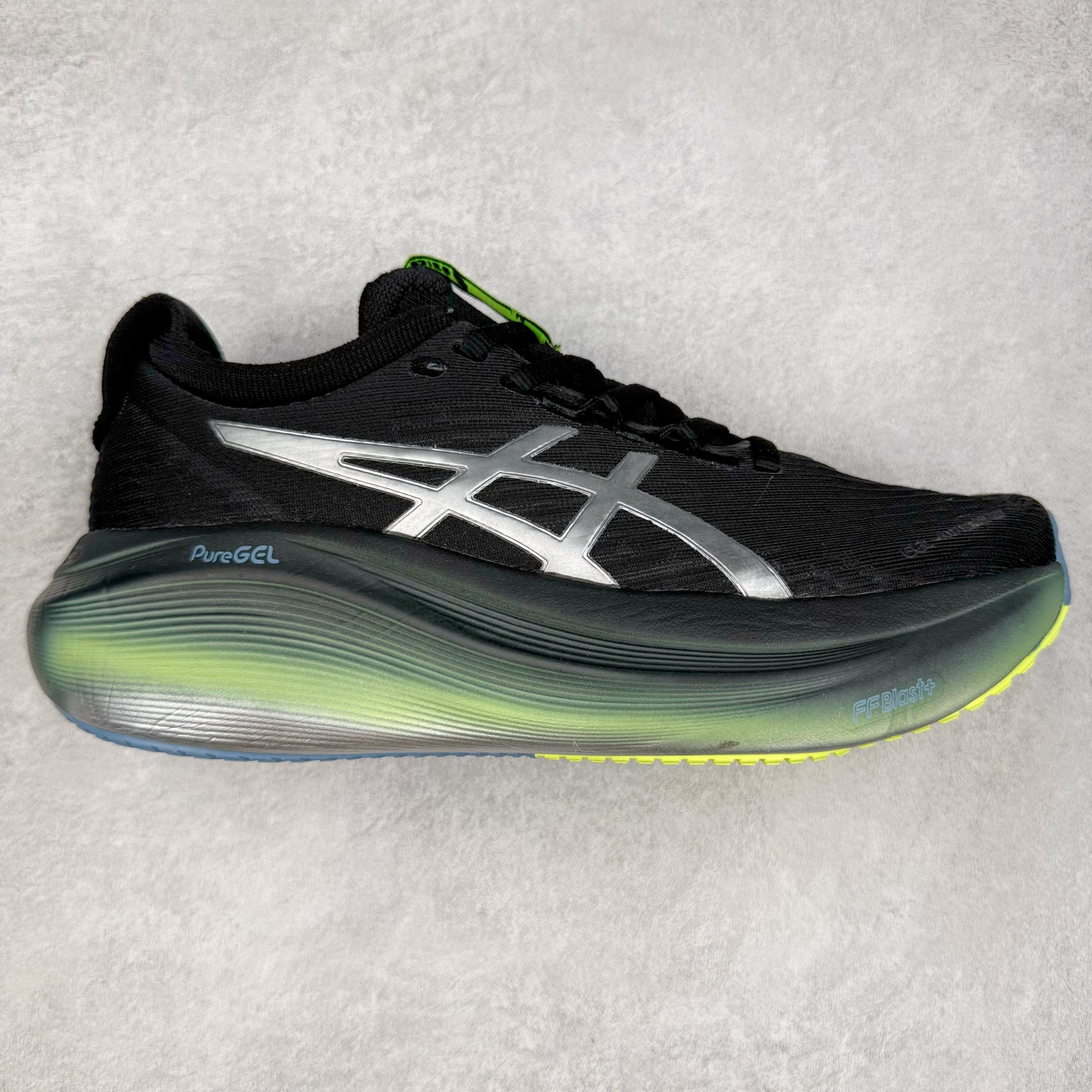 Asics Gel-Kayano 32 亚瑟士卡亚诺32代低帮专业有氧超轻量休闲运动全能慢跑鞋全球知名运动品牌ASICS正式推出新款GEL-KAYANO 32跑鞋，旨在通过全新稳定结构以提升产品可适性，满足跑者的足部稳定需求，让每一位跑者从起跑到结束都能够感受到焕然一新的稳定性与舒适性，从而帮助更多人找到身心平衡，获得自在舒适的健康生活方式。秉持着ASICS亚瑟士的设计哲学，全新一代GEL-KAYANO 32应运而生。为进一步升级产品的稳定性，GEL-KAYANO 采用了全新4D引导系统，通过内侧稳定装置提升可适性，满足足部稳定需求，帮助足弓迅速返回到平衡位置。作为基于生物力学研究打造的全新稳定结构，4D引导系统不仅提升了跑鞋对双脚的支撑性，它还将人体不同的运动状态纳入设计考量，帮助跑者在多种跑动强度下获得充足的稳定性和理想的舒适度。尺码：36 37 37.5 38 39.5 40 40.5 41.5 42 42.5 43.5 44 44.5 45-选品中心