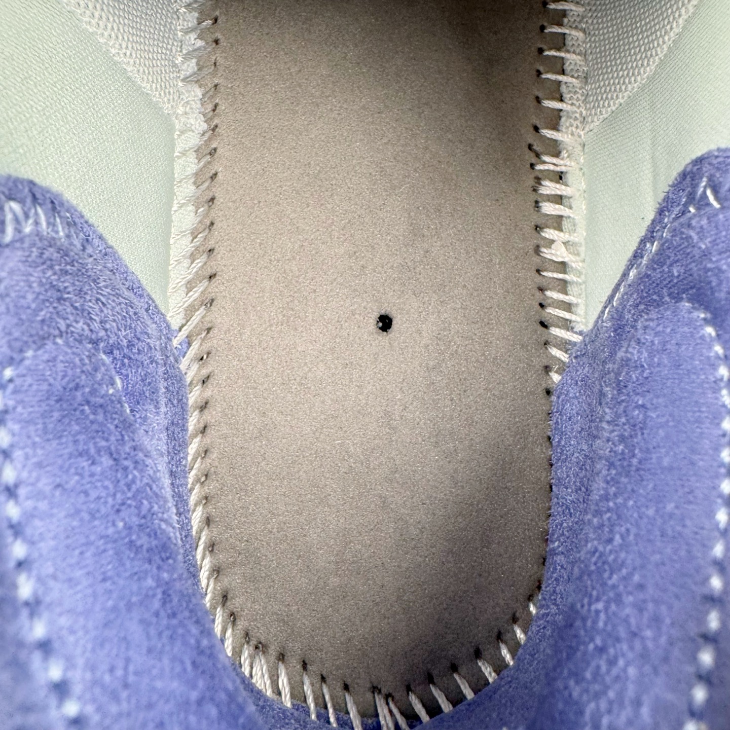 图片[10]-＃纯原 Altra OLYMPUS 6 奥创奥林匹斯六代舒适百搭防滑耐磨低帮户外跑步鞋 2009年，长跑精英运动员Golden Harper在美国犹他州创立了“Altra Footwear”，跑鞋特点是采用舒适的FootShape™M（很适鞋楦）设计和独特的BalancedCushioning™（平衡缓冲）技术，帮助遭受伤病困扰的跑者回归跑步，从而迅速积累起良好的口碑。2011年品牌迅速发展，屡获大奖。2015年开始不仅占据全美跑鞋前十，足迹更是遍布全球。2016年Altra正式进入中国市场，凭借独特的品牌风格以及出色的性能表现，三年来获得越来越多普通跑者的喜爱。销售业绩增长迅速，成为中国越野跑市场占有量前三的跑鞋品牌。实拍调校N版已经零色差零失真 百分百还原实物色彩所见即所得 不存在货不对板色差等低级问题 选购参考实物拍摄 不混卖不参货 只用心做好货严格选品 承诺混一赔十 尺码：39 40 40.5 41 42 42.5 43 44 44.5 45-选品中心