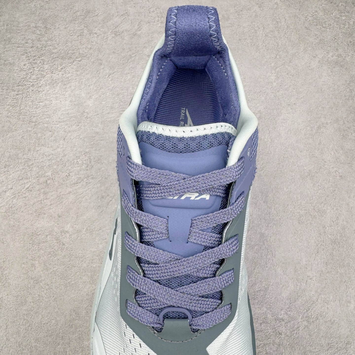 图片[5]-＃纯原 Altra OLYMPUS 6 奥创奥林匹斯六代舒适百搭防滑耐磨低帮户外跑步鞋 2009年，长跑精英运动员Golden Harper在美国犹他州创立了“Altra Footwear”，跑鞋特点是采用舒适的FootShape™M（很适鞋楦）设计和独特的BalancedCushioning™（平衡缓冲）技术，帮助遭受伤病困扰的跑者回归跑步，从而迅速积累起良好的口碑。2011年品牌迅速发展，屡获大奖。2015年开始不仅占据全美跑鞋前十，足迹更是遍布全球。2016年Altra正式进入中国市场，凭借独特的品牌风格以及出色的性能表现，三年来获得越来越多普通跑者的喜爱。销售业绩增长迅速，成为中国越野跑市场占有量前三的跑鞋品牌。实拍调校N版已经零色差零失真 百分百还原实物色彩所见即所得 不存在货不对板色差等低级问题 选购参考实物拍摄 不混卖不参货 只用心做好货严格选品 承诺混一赔十 尺码：39 40 40.5 41 42 42.5 43 44 44.5 45-选品中心
