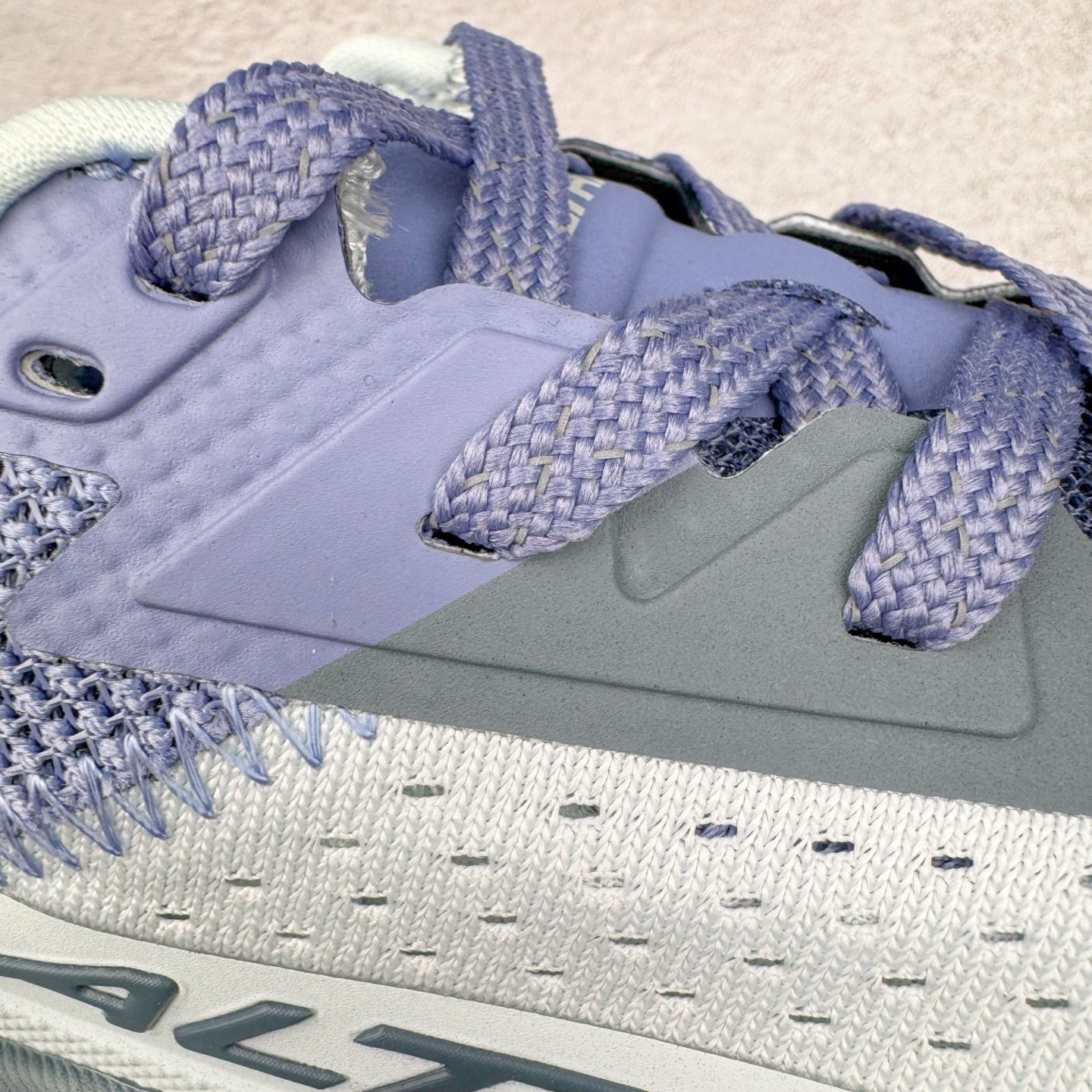 图片[17]-＃纯原 Altra OLYMPUS 6 奥创奥林匹斯六代舒适百搭防滑耐磨低帮户外跑步鞋 2009年，长跑精英运动员Golden Harper在美国犹他州创立了“Altra Footwear”，跑鞋特点是采用舒适的FootShape™M（很适鞋楦）设计和独特的BalancedCushioning™（平衡缓冲）技术，帮助遭受伤病困扰的跑者回归跑步，从而迅速积累起良好的口碑。2011年品牌迅速发展，屡获大奖。2015年开始不仅占据全美跑鞋前十，足迹更是遍布全球。2016年Altra正式进入中国市场，凭借独特的品牌风格以及出色的性能表现，三年来获得越来越多普通跑者的喜爱。销售业绩增长迅速，成为中国越野跑市场占有量前三的跑鞋品牌。实拍调校N版已经零色差零失真 百分百还原实物色彩所见即所得 不存在货不对板色差等低级问题 选购参考实物拍摄 不混卖不参货 只用心做好货严格选品 承诺混一赔十 尺码：39 40 40.5 41 42 42.5 43 44 44.5 45-选品中心