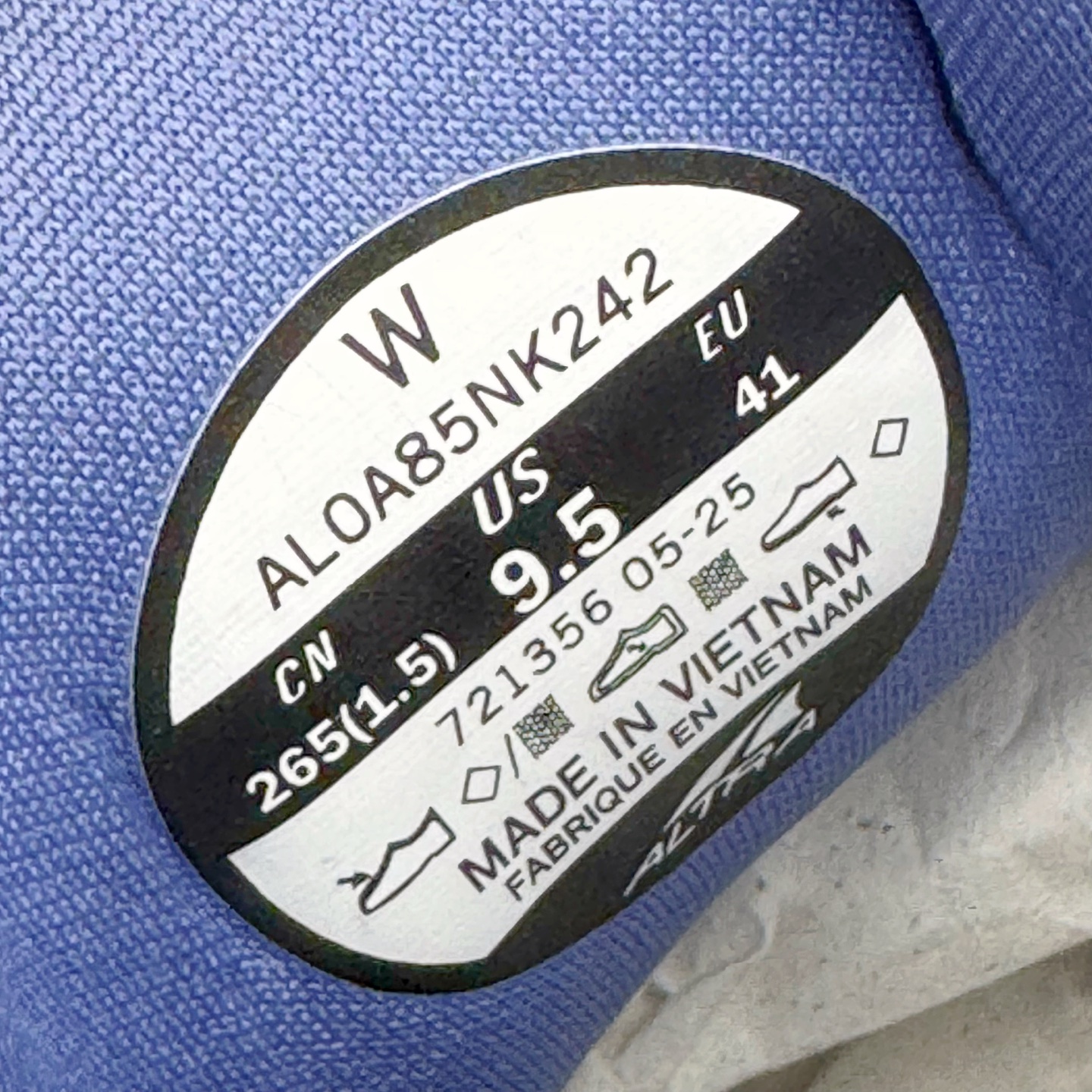 图片[11]-＃纯原 Altra OLYMPUS 6 奥创奥林匹斯六代舒适百搭防滑耐磨低帮户外跑步鞋 2009年，长跑精英运动员Golden Harper在美国犹他州创立了“Altra Footwear”，跑鞋特点是采用舒适的FootShape™M（很适鞋楦）设计和独特的BalancedCushioning™（平衡缓冲）技术，帮助遭受伤病困扰的跑者回归跑步，从而迅速积累起良好的口碑。2011年品牌迅速发展，屡获大奖。2015年开始不仅占据全美跑鞋前十，足迹更是遍布全球。2016年Altra正式进入中国市场，凭借独特的品牌风格以及出色的性能表现，三年来获得越来越多普通跑者的喜爱。销售业绩增长迅速，成为中国越野跑市场占有量前三的跑鞋品牌。实拍调校N版已经零色差零失真 百分百还原实物色彩所见即所得 不存在货不对板色差等低级问题 选购参考实物拍摄 不混卖不参货 只用心做好货严格选品 承诺混一赔十 尺码：39 40 40.5 41 42 42.5 43 44 44.5 45-选品中心