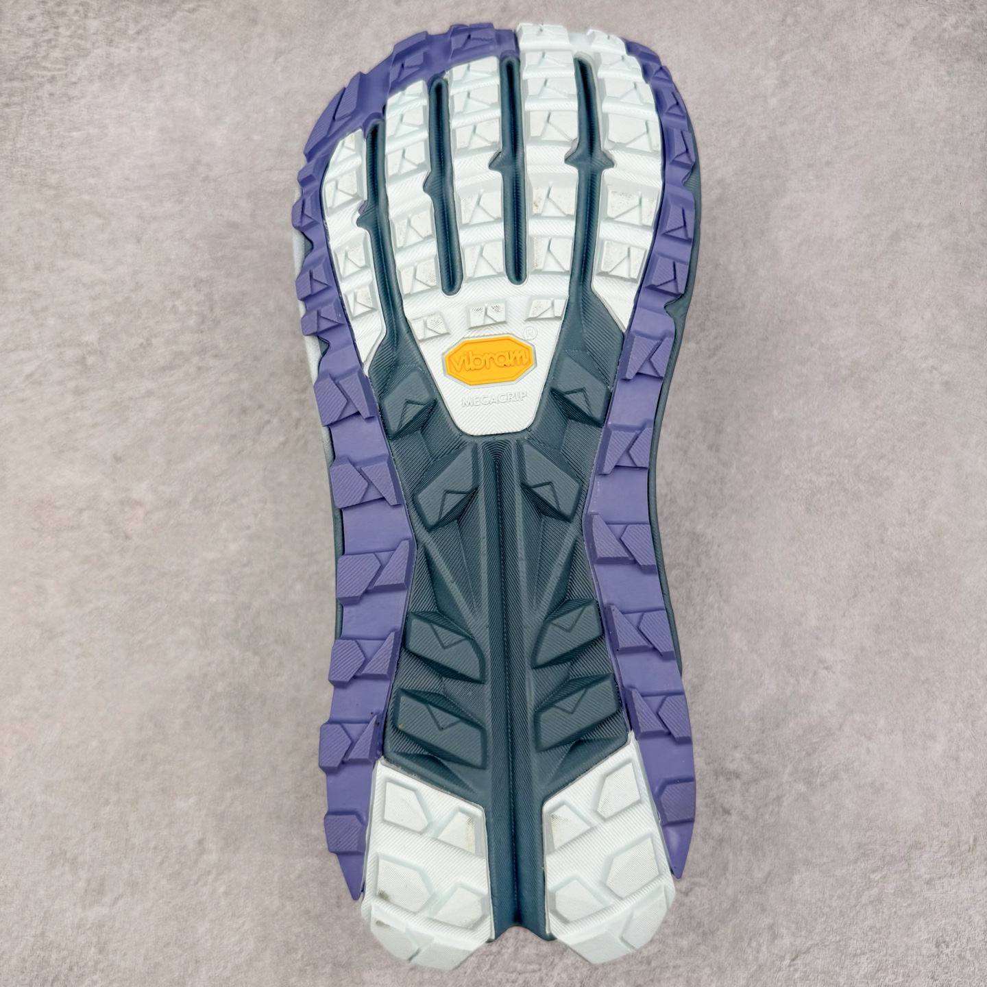 图片[9]-＃纯原 Altra OLYMPUS 6 奥创奥林匹斯六代舒适百搭防滑耐磨低帮户外跑步鞋 2009年，长跑精英运动员Golden Harper在美国犹他州创立了“Altra Footwear”，跑鞋特点是采用舒适的FootShape™M（很适鞋楦）设计和独特的BalancedCushioning™（平衡缓冲）技术，帮助遭受伤病困扰的跑者回归跑步，从而迅速积累起良好的口碑。2011年品牌迅速发展，屡获大奖。2015年开始不仅占据全美跑鞋前十，足迹更是遍布全球。2016年Altra正式进入中国市场，凭借独特的品牌风格以及出色的性能表现，三年来获得越来越多普通跑者的喜爱。销售业绩增长迅速，成为中国越野跑市场占有量前三的跑鞋品牌。实拍调校N版已经零色差零失真 百分百还原实物色彩所见即所得 不存在货不对板色差等低级问题 选购参考实物拍摄 不混卖不参货 只用心做好货严格选品 承诺混一赔十 尺码：39 40 40.5 41 42 42.5 43 44 44.5 45-选品中心