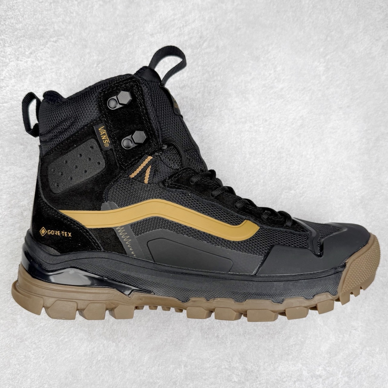 Vans UltraRange Exo Hi Gore-tex Mte-3 万斯经典百搭休闲高帮板鞋户外靴 实拍调校N版已经零色差零失真 百分百还原实物色彩所见即所得 不存在货不对板色差等低级问题 选购参考实物拍摄 不混卖不参货 只用心做好货严格选品 承诺混一赔十 尺码：36 36.5 37.5 38 38.5 39 40 40.5 41 42 42.5 43 44 44.5 45 46-选品中心