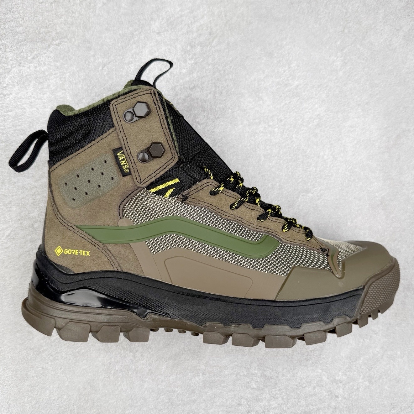 Vans UltraRange Exo Hi Gore-tex Mte-3 万斯经典百搭休闲高帮板鞋户外靴 实拍调校N版已经零色差零失真 百分百还原实物色彩所见即所得 不存在货不对板色差等低级问题 选购参考实物拍摄 不混卖不参货 只用心做好货严格选品 承诺混一赔十 尺码：36 36.5 37.5 38 38.5 39 40 40.5 41 42 42.5 43 44 44.5 45 46-选品中心