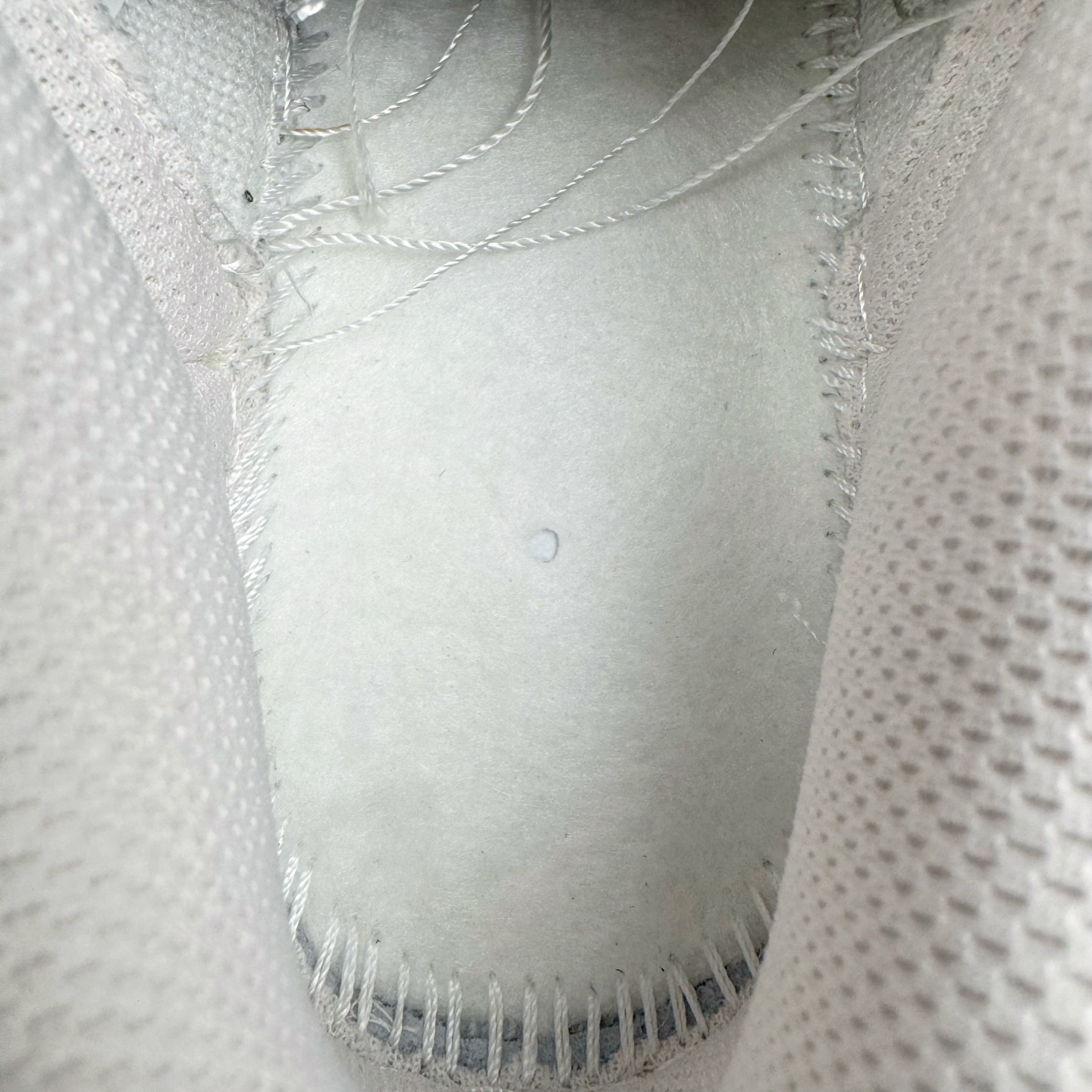 图片[11]-＃YC纯原 NK Dunk Low 杏酪凝脂 WP0510-069 鞋身纯净奶油白皮革如初雪覆面，「开心果白」吻上经典轮廓，悄然勾勒Swoosh与鞋底边界，温润粉调从钩尖蔓延，在盛夏凝脂化开甜度。一抹柔雾感鞋带串起云朵般绵软脚感，透气质感孔点缀鞋头，呼吸间皆是轻盈，恰似杏酪将凝未凝时，泛着薄纱般的浅樱粉晕。定制系列天花板 无原鞋不开发 全系列得物原鞋一比一校对开发 配色持续更新中 终端对接 优势输出 全套原厂楦头原纸板数据档案倾力打造 原汁原味莞产 极致还原 圈内最强针车工艺 高端零售指定版 广东原厂配套原盒原标 鞋盒分三个尺码段 原厂冲刀 超高清洁度 全鞋零毛边皮料切割 采用原厂百宏鞋带以及原厂百宏织唛舌标 内标可供原厂几率过验 进口原装条纹中底布 四线拉帮白色点胶 原厂拉帮手法遵循公司 原厂电绣 极致还原 尺码：36 36.5 37.5 38 38.5 39 40 40.5 41 42 42.5 43 44 44.5 45 46-选品中心